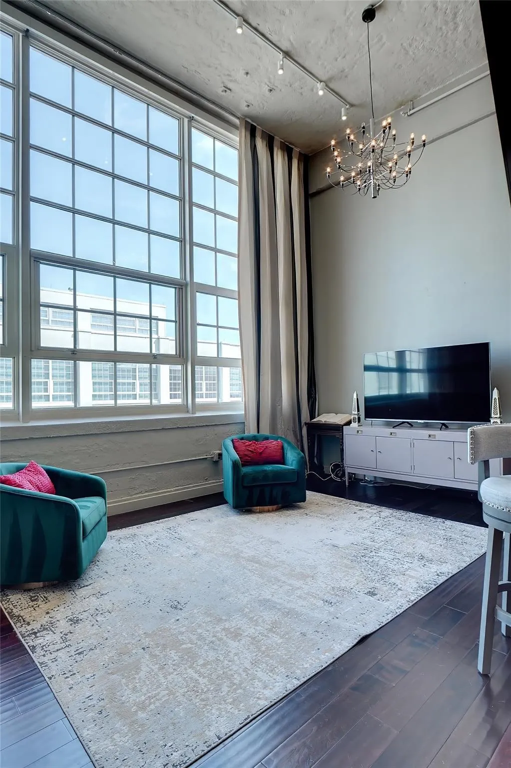 Condominium For Sale in Tarrant County , 2600 W 7th Street 1807, Fort Worth, Texas 76107, 2 Bedrooms, 2 Bathrooms, 2 Garage spaces, 1,263 Sqft, built in 1928, Preowned, Price $359,000, mls#21187559, Real Estate Agent in Fort Worth, Homes For Sale in Tarrant county, Homes For Sale in Fort Worth, Realtor in Fort Worth Texas, Real Estate Brokerage Independent Realty Texas, Luminita Cordes Realtor