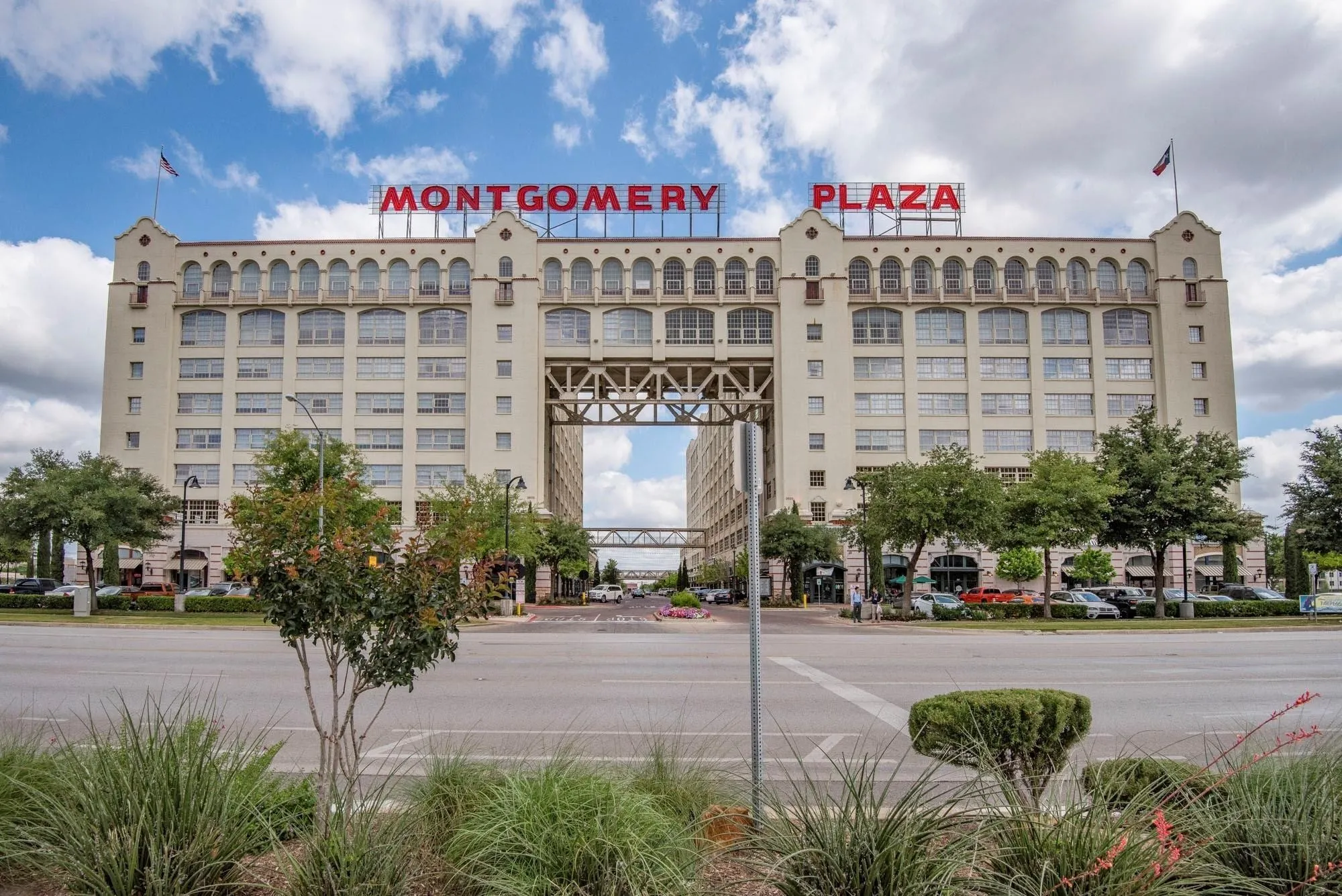 Condominium For Sale in Tarrant County , 2600 W 7th Street 1807, Fort Worth, Texas 76107, 2 Bedrooms, 2 Bathrooms, 2 Garage spaces, 1,263 Sqft, built in 1928, Preowned, Price $359,000, mls#21187559, Real Estate Agent in Fort Worth, Homes For Sale in Tarrant county, Homes For Sale in Fort Worth, Realtor in Fort Worth Texas, Real Estate Brokerage Independent Realty Texas, Luminita Cordes Realtor