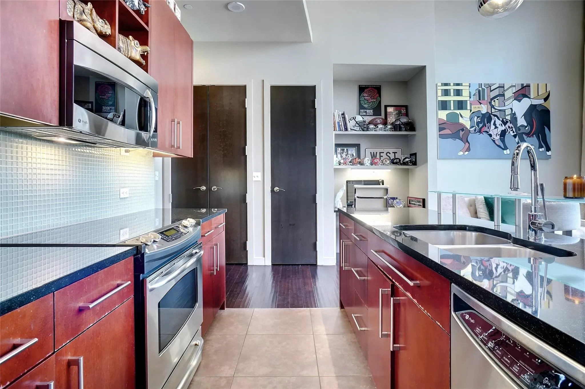 Condominium For Sale in Tarrant County , 2600 W 7th Street 1807, Fort Worth, Texas 76107, 2 Bedrooms, 2 Bathrooms, 2 Garage spaces, 1,263 Sqft, built in 1928, Preowned, Price $359,000, mls#21187559, Real Estate Agent in Fort Worth, Homes For Sale in Tarrant county, Homes For Sale in Fort Worth, Realtor in Fort Worth Texas, Real Estate Brokerage Independent Realty Texas, Luminita Cordes Realtor