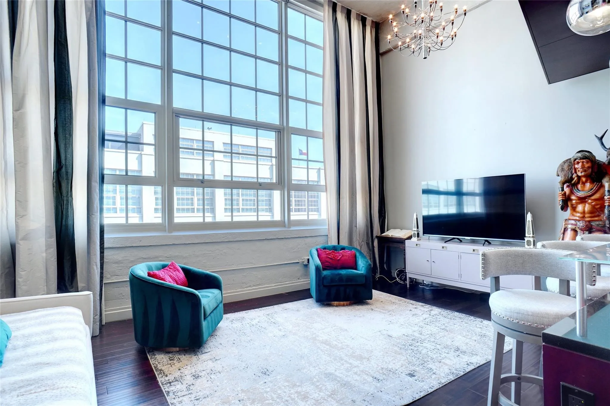 Condominium For Sale in Tarrant County , 2600 W 7th Street 1807, Fort Worth, Texas 76107, 2 Bedrooms, 2 Bathrooms, 2 Garage spaces, 1,263 Sqft, built in 1928, Preowned, Price $359,000, mls#21187559, Real Estate Agent in Fort Worth, Homes For Sale in Tarrant county, Homes For Sale in Fort Worth, Realtor in Fort Worth Texas, Real Estate Brokerage Independent Realty Texas, Luminita Cordes Realtor