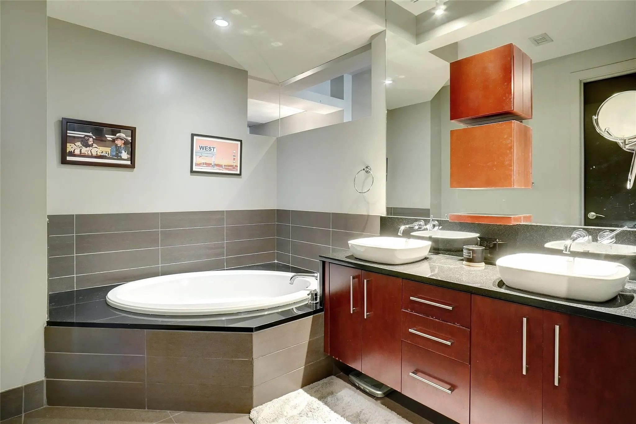 Condominium For Sale in Tarrant County , 2600 W 7th Street 1807, Fort Worth, Texas 76107, 2 Bedrooms, 2 Bathrooms, 2 Garage spaces, 1,263 Sqft, built in 1928, Preowned, Price $359,000, mls#21187559, Real Estate Agent in Fort Worth, Homes For Sale in Tarrant county, Homes For Sale in Fort Worth, Realtor in Fort Worth Texas, Real Estate Brokerage Independent Realty Texas, Luminita Cordes Realtor