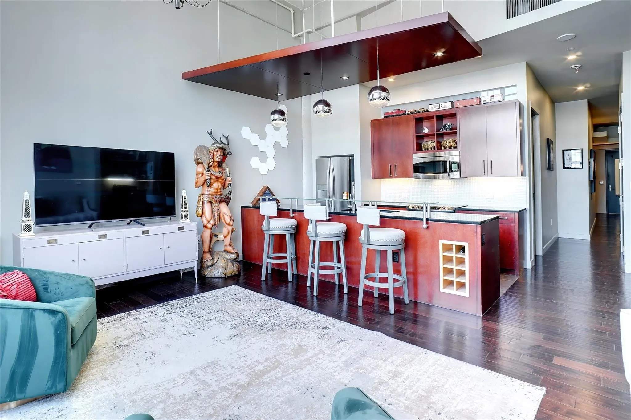 Condominium For Sale in Tarrant County , 2600 W 7th Street 1807, Fort Worth, Texas 76107, 2 Bedrooms, 2 Bathrooms, 2 Garage spaces, 1,263 Sqft, built in 1928, Preowned, Price $359,000, mls#21187559, Real Estate Agent in Fort Worth, Homes For Sale in Tarrant county, Homes For Sale in Fort Worth, Realtor in Fort Worth Texas, Real Estate Brokerage Independent Realty Texas, Luminita Cordes Realtor