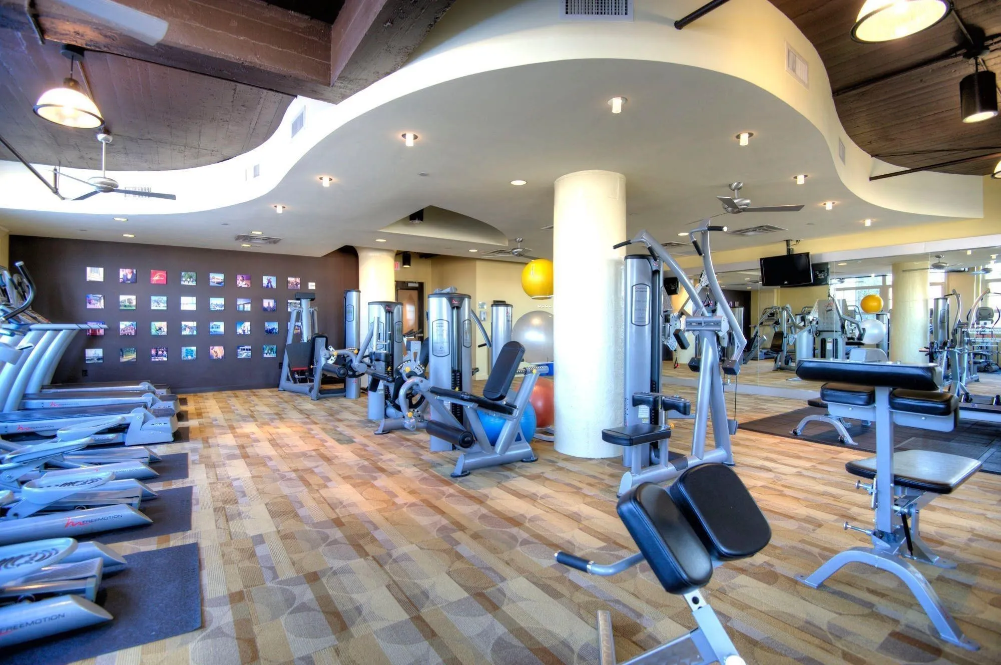 Condominium For Sale in Tarrant County , 2600 W 7th Street 1807, Fort Worth, Texas 76107, 2 Bedrooms, 2 Bathrooms, 2 Garage spaces, 1,263 Sqft, built in 1928, Preowned, Price $359,000, mls#21187559, Real Estate Agent in Fort Worth, Homes For Sale in Tarrant county, Homes For Sale in Fort Worth, Realtor in Fort Worth Texas, Real Estate Brokerage Independent Realty Texas, Luminita Cordes Realtor
