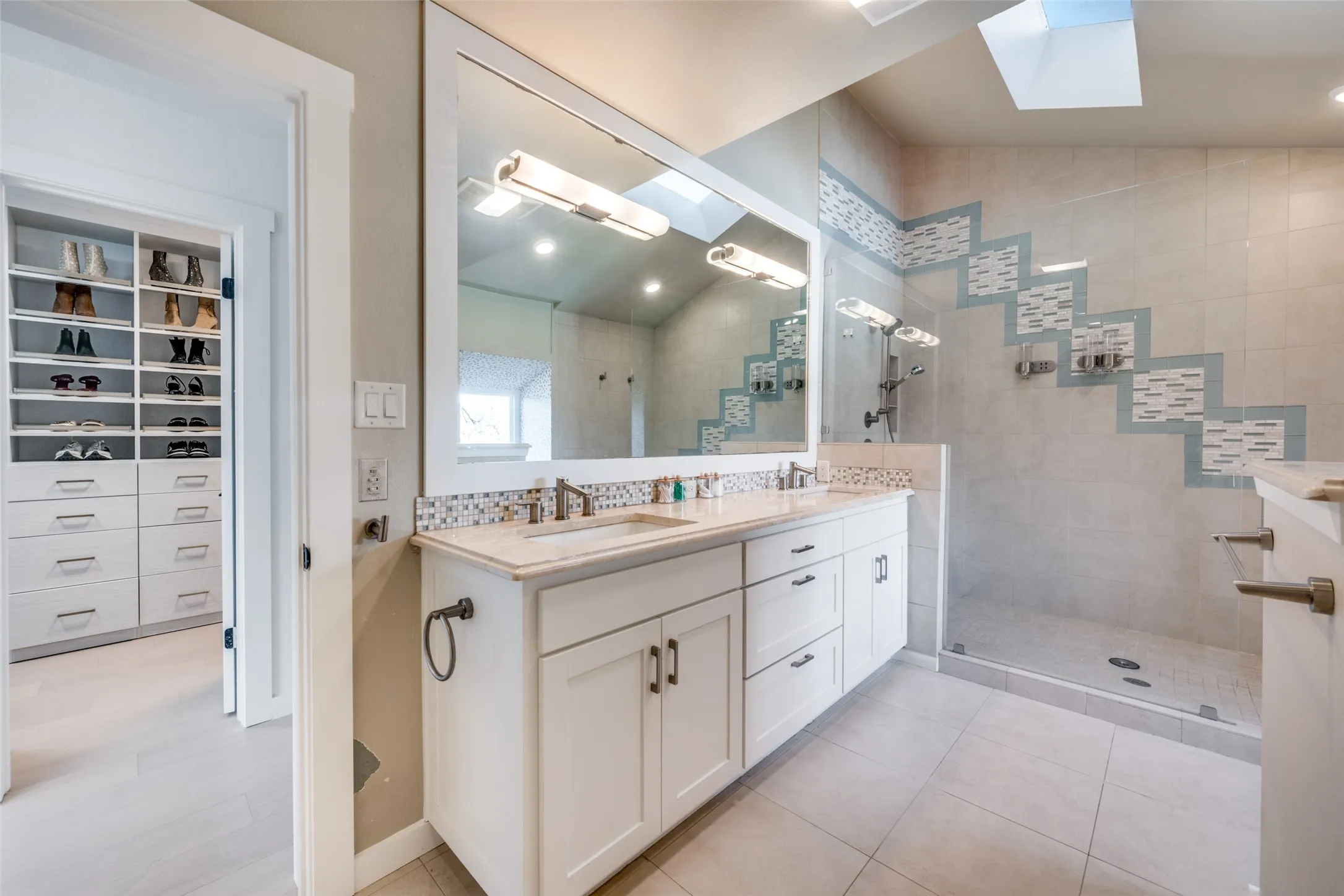 Single Family Residence For Sale in Tarrant County , 1816 Southpark Drive, Arlington, Texas 76013, 4 Bedroom, 3 Bathroom, 2 Garage spaces, 3,242 Sqft, built in 1977, mls#21192613, Real Estate Agent in Arlington, Homes For Sale in Tarrant county, Homes For Sale in Arlington, Realtor in Arlington Texas, Real Estate Brokerage Independent Realty Texas, Luminita Cordes Realtor