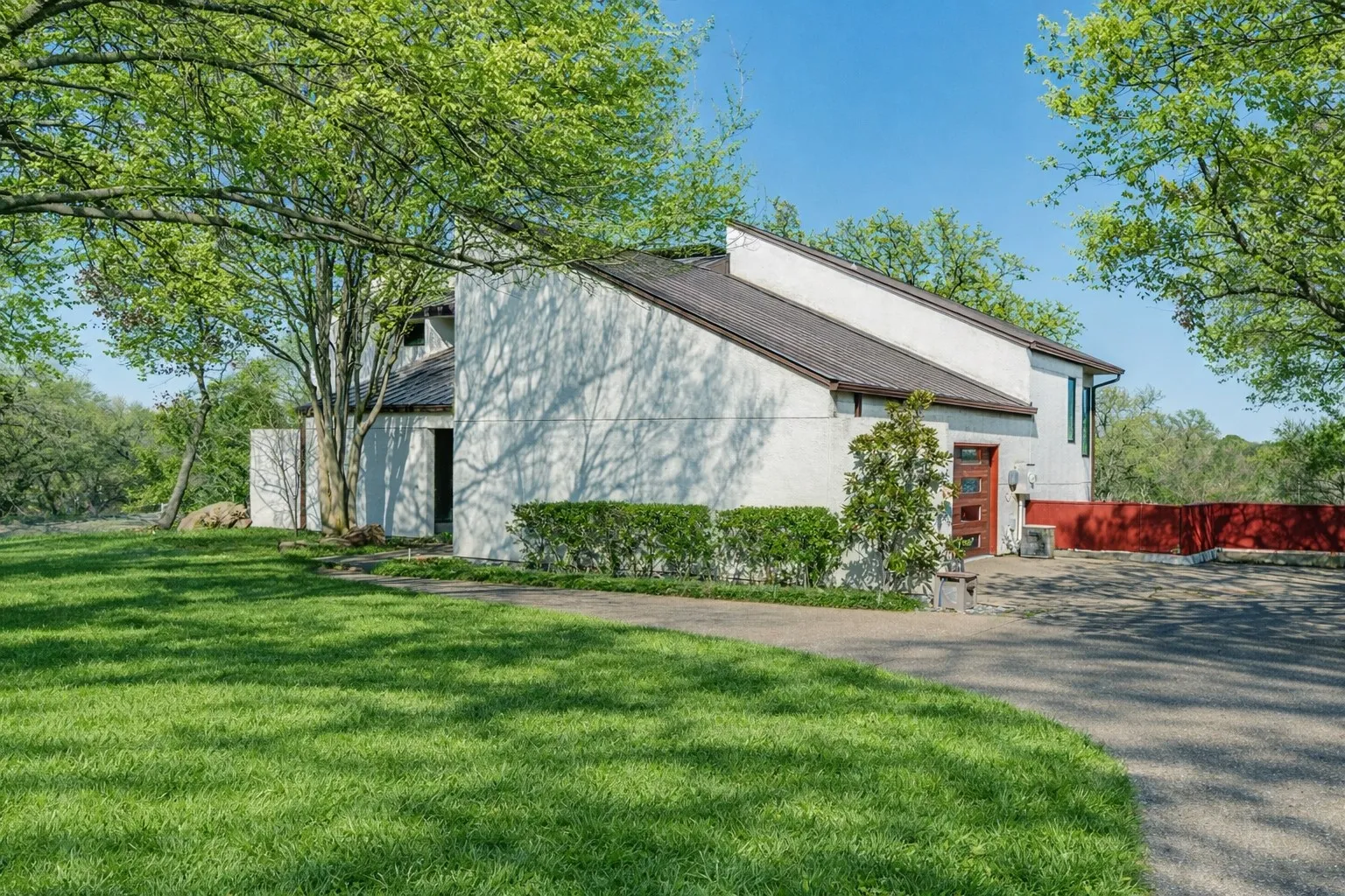Single Family Residence For Sale in Tarrant County , 1816 Southpark Drive, Arlington, Texas 76013, 4 Bedroom, 3 Bathroom, 2 Garage spaces, 3,242 Sqft, built in 1977, mls#21192613, Real Estate Agent in Arlington, Homes For Sale in Tarrant county, Homes For Sale in Arlington, Realtor in Arlington Texas, Real Estate Brokerage Independent Realty Texas, Luminita Cordes Realtor