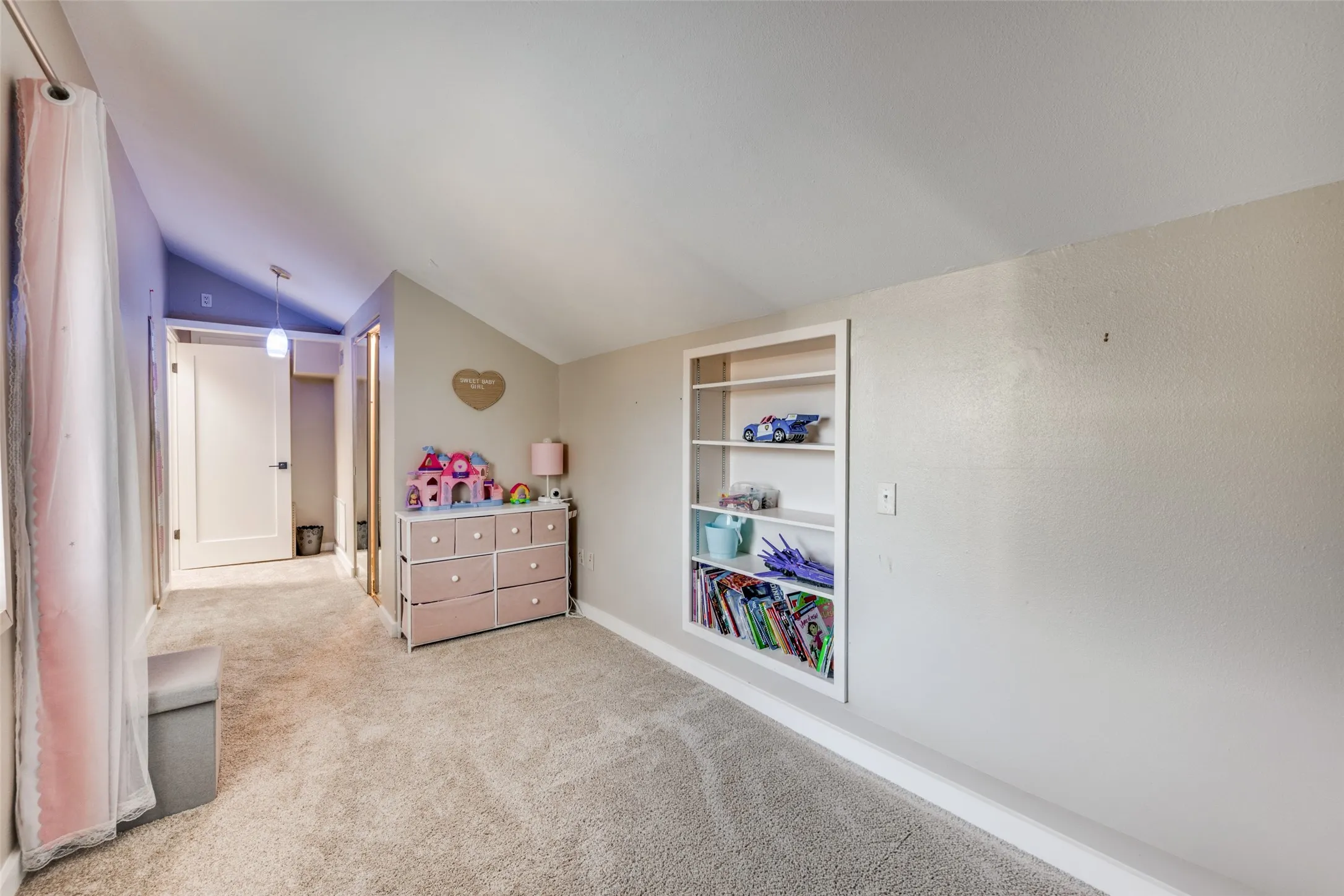 Single Family Residence For Sale in Tarrant County , 1816 Southpark Drive, Arlington, Texas 76013, 4 Bedroom, 3 Bathroom, 2 Garage spaces, 3,242 Sqft, built in 1977, mls#21192613, Real Estate Agent in Arlington, Homes For Sale in Tarrant county, Homes For Sale in Arlington, Realtor in Arlington Texas, Real Estate Brokerage Independent Realty Texas, Luminita Cordes Realtor