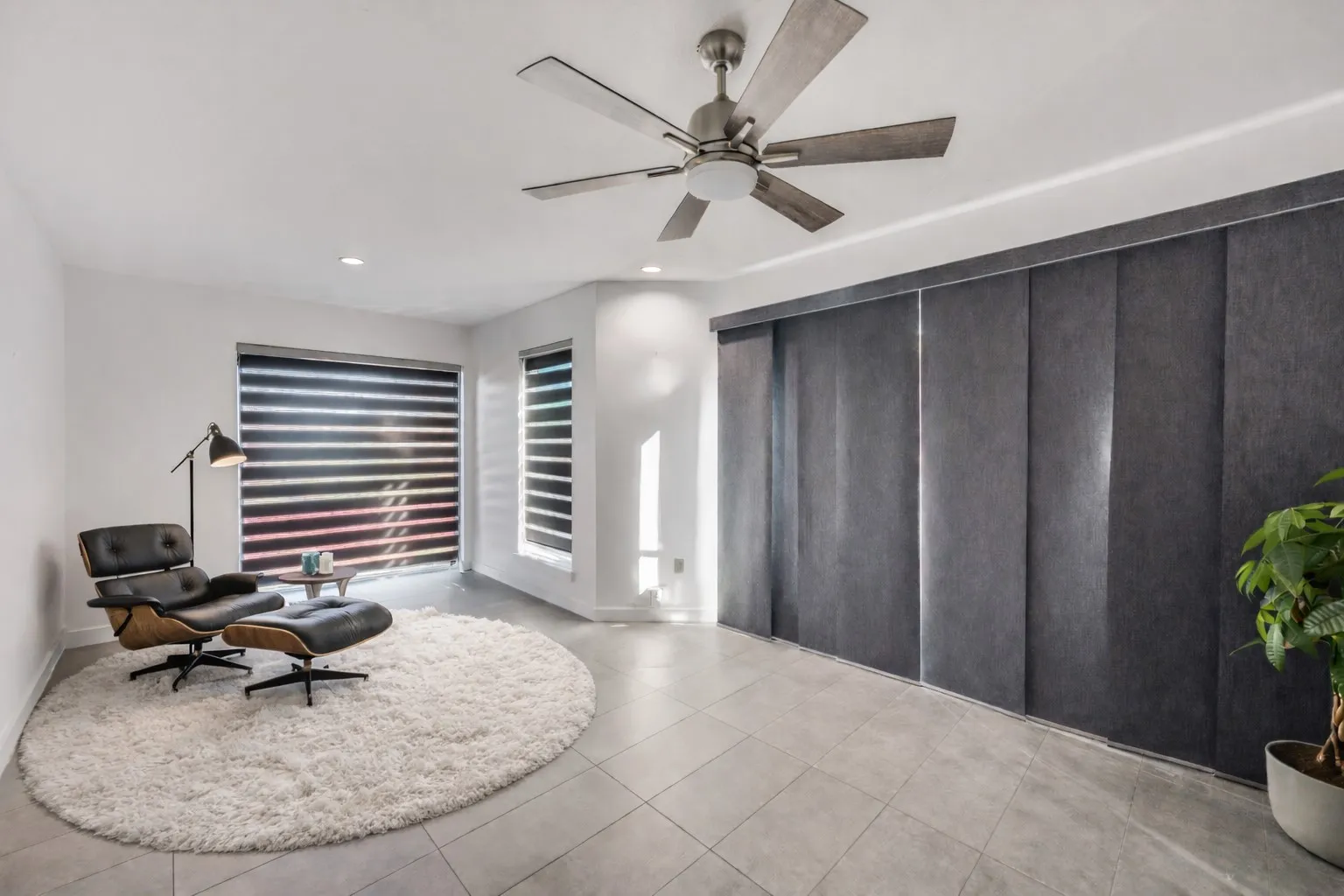 Single Family Residence For Sale in Tarrant County , 1816 Southpark Drive, Arlington, Texas 76013, 4 Bedroom, 3 Bathroom, 2 Garage spaces, 3,242 Sqft, built in 1977, mls#21192613, Real Estate Agent in Arlington, Homes For Sale in Tarrant county, Homes For Sale in Arlington, Realtor in Arlington Texas, Real Estate Brokerage Independent Realty Texas, Luminita Cordes Realtor