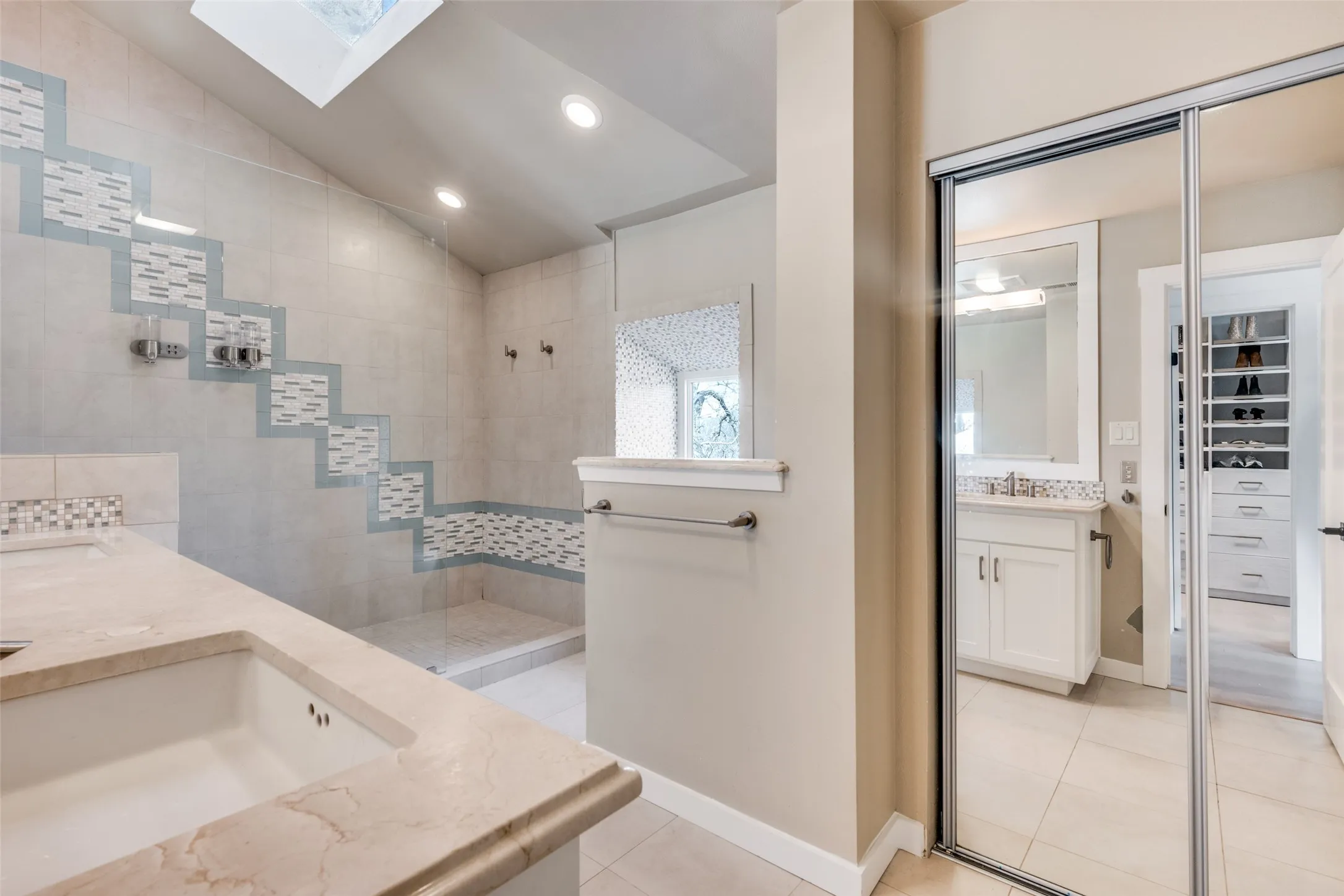 Single Family Residence For Sale in Tarrant County , 1816 Southpark Drive, Arlington, Texas 76013, 4 Bedroom, 3 Bathroom, 2 Garage spaces, 3,242 Sqft, built in 1977, mls#21192613, Real Estate Agent in Arlington, Homes For Sale in Tarrant county, Homes For Sale in Arlington, Realtor in Arlington Texas, Real Estate Brokerage Independent Realty Texas, Luminita Cordes Realtor