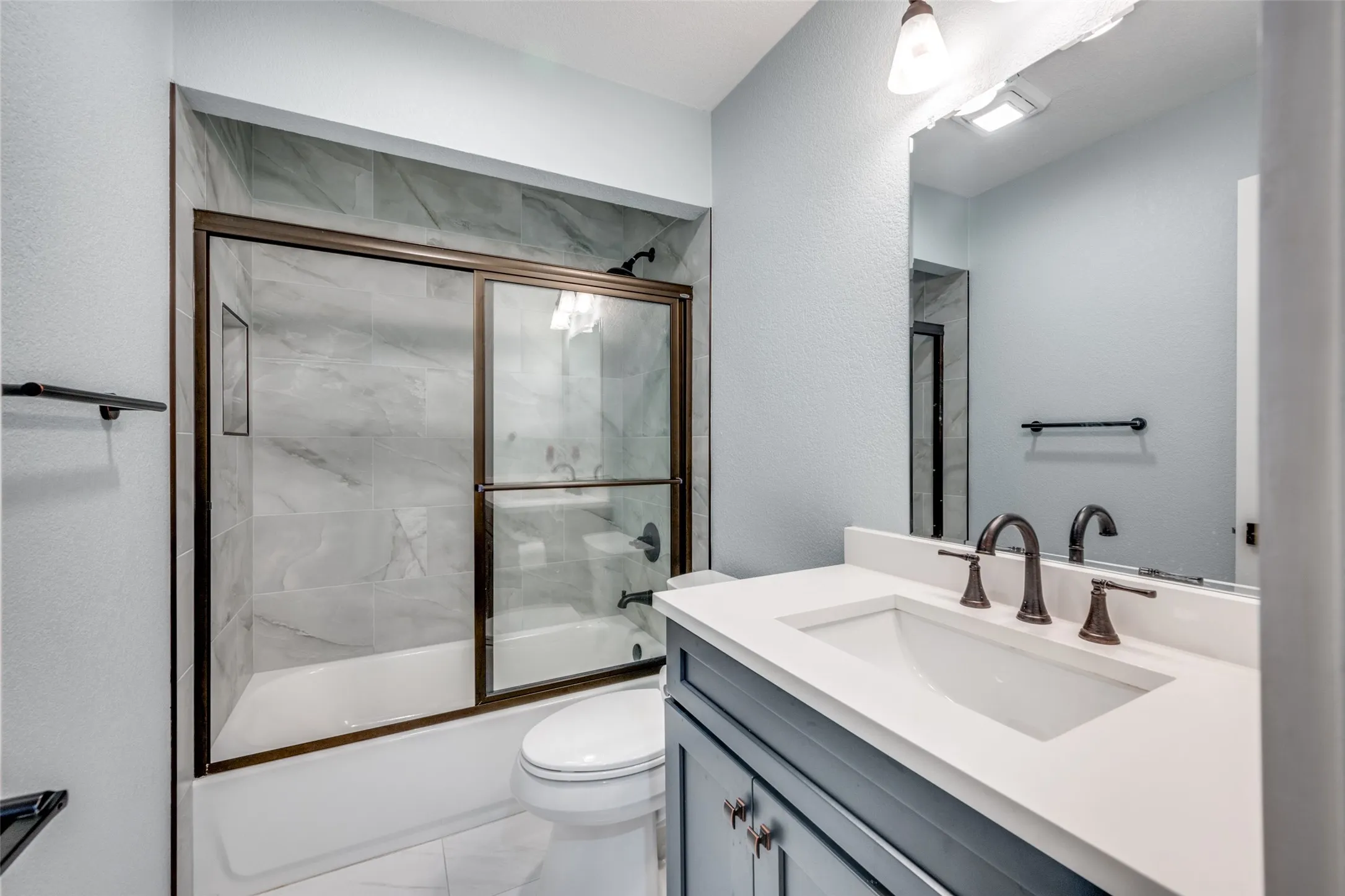 Single Family Residence For Sale in Tarrant County , 1816 Southpark Drive, Arlington, Texas 76013, 4 Bedroom, 3 Bathroom, 2 Garage spaces, 3,242 Sqft, built in 1977, mls#21192613, Real Estate Agent in Arlington, Homes For Sale in Tarrant county, Homes For Sale in Arlington, Realtor in Arlington Texas, Real Estate Brokerage Independent Realty Texas, Luminita Cordes Realtor