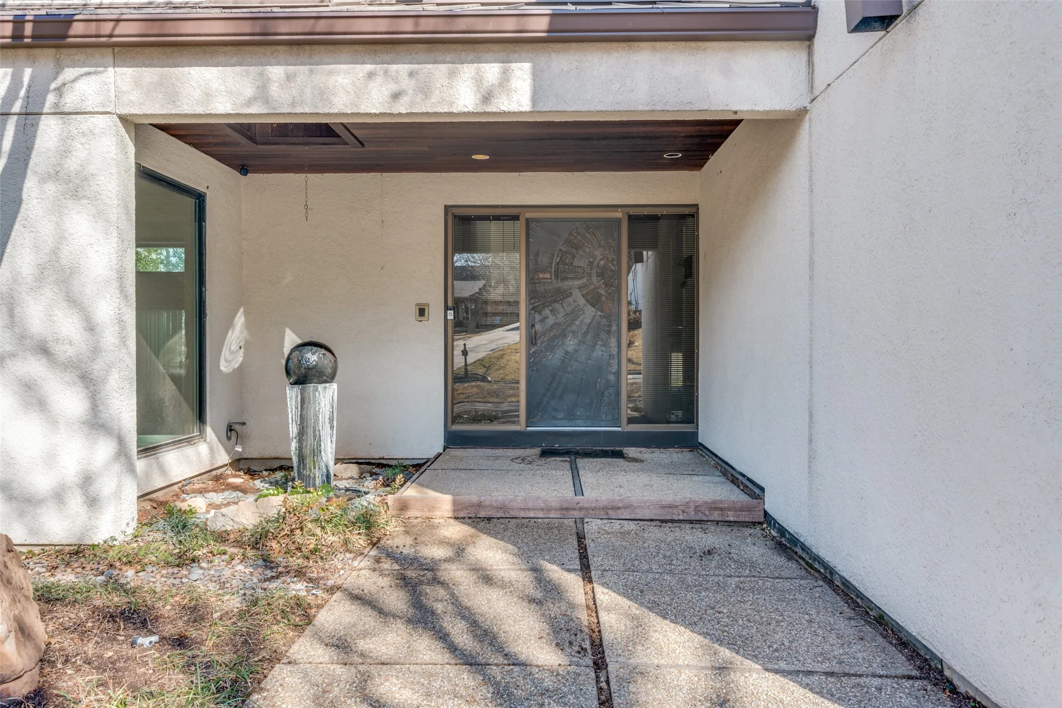 Single Family Residence For Sale in Tarrant County , 1816 Southpark Drive, Arlington, Texas 76013, 4 Bedroom, 3 Bathroom, 2 Garage spaces, 3,242 Sqft, built in 1977, mls#21192613, Real Estate Agent in Arlington, Homes For Sale in Tarrant county, Homes For Sale in Arlington, Realtor in Arlington Texas, Real Estate Brokerage Independent Realty Texas, Luminita Cordes Realtor