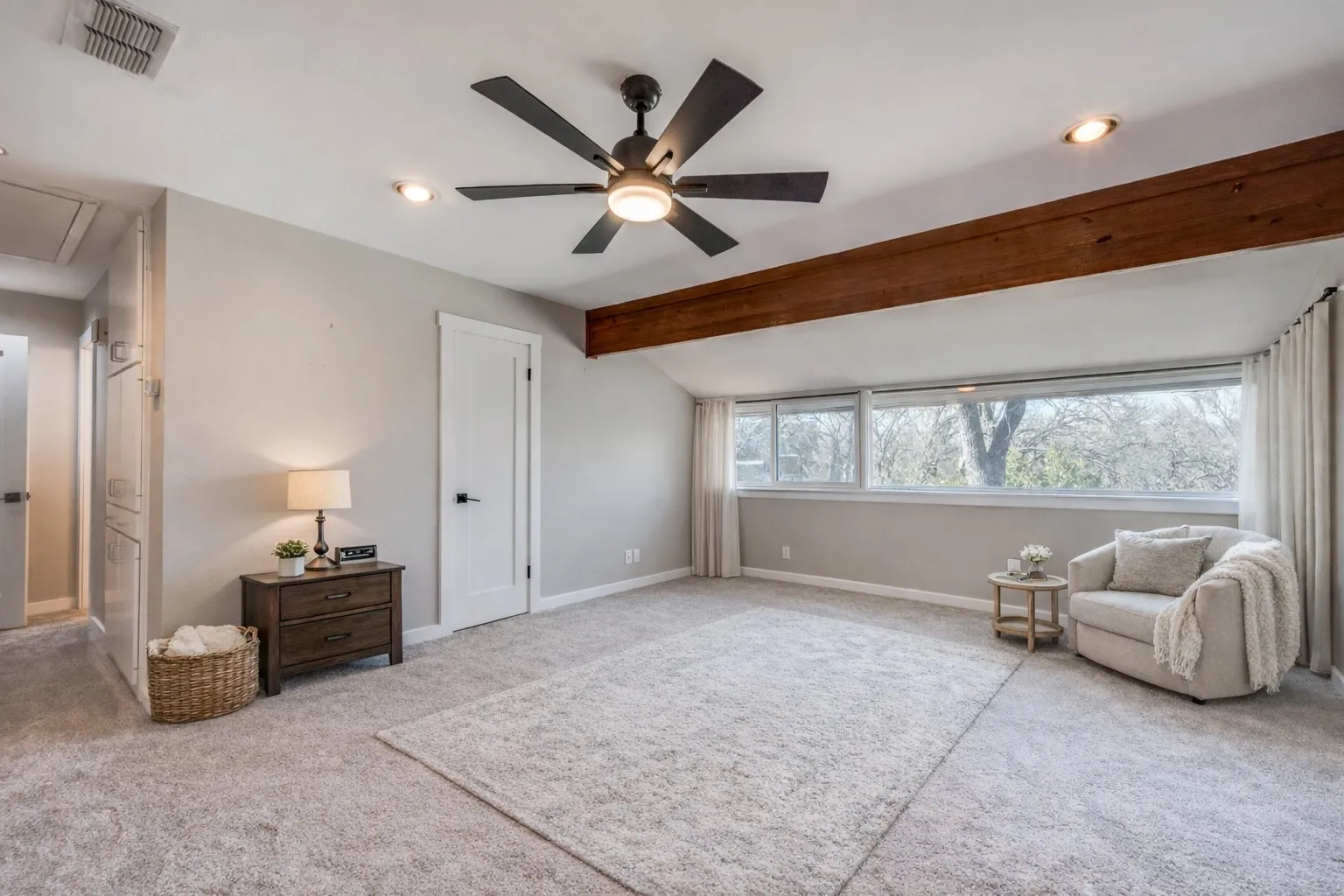 Single Family Residence For Sale in Tarrant County , 1816 Southpark Drive, Arlington, Texas 76013, 4 Bedroom, 3 Bathroom, 2 Garage spaces, 3,242 Sqft, built in 1977, mls#21192613, Real Estate Agent in Arlington, Homes For Sale in Tarrant county, Homes For Sale in Arlington, Realtor in Arlington Texas, Real Estate Brokerage Independent Realty Texas, Luminita Cordes Realtor