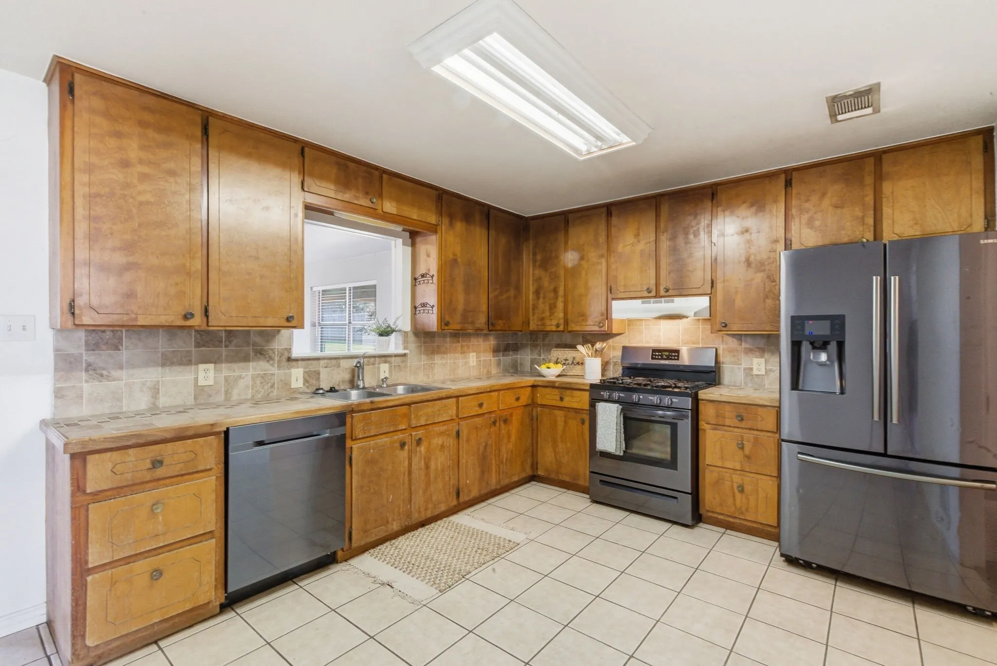 Single Family Residence For Sale in Hamilton County , 504 N Hall Street, Hamilton, Texas 76531, 3 Bedroom, 2 Bathroom, Garage spaces, 1,775 Sqft, built in 1978, mls#21191530, Real Estate Agent in Hamilton, Homes For Sale in Hamilton county, Homes For Sale in Hamilton, Realtor in Hamilton Texas, Real Estate Brokerage Independent Realty Texas, Luminita Cordes Realtor