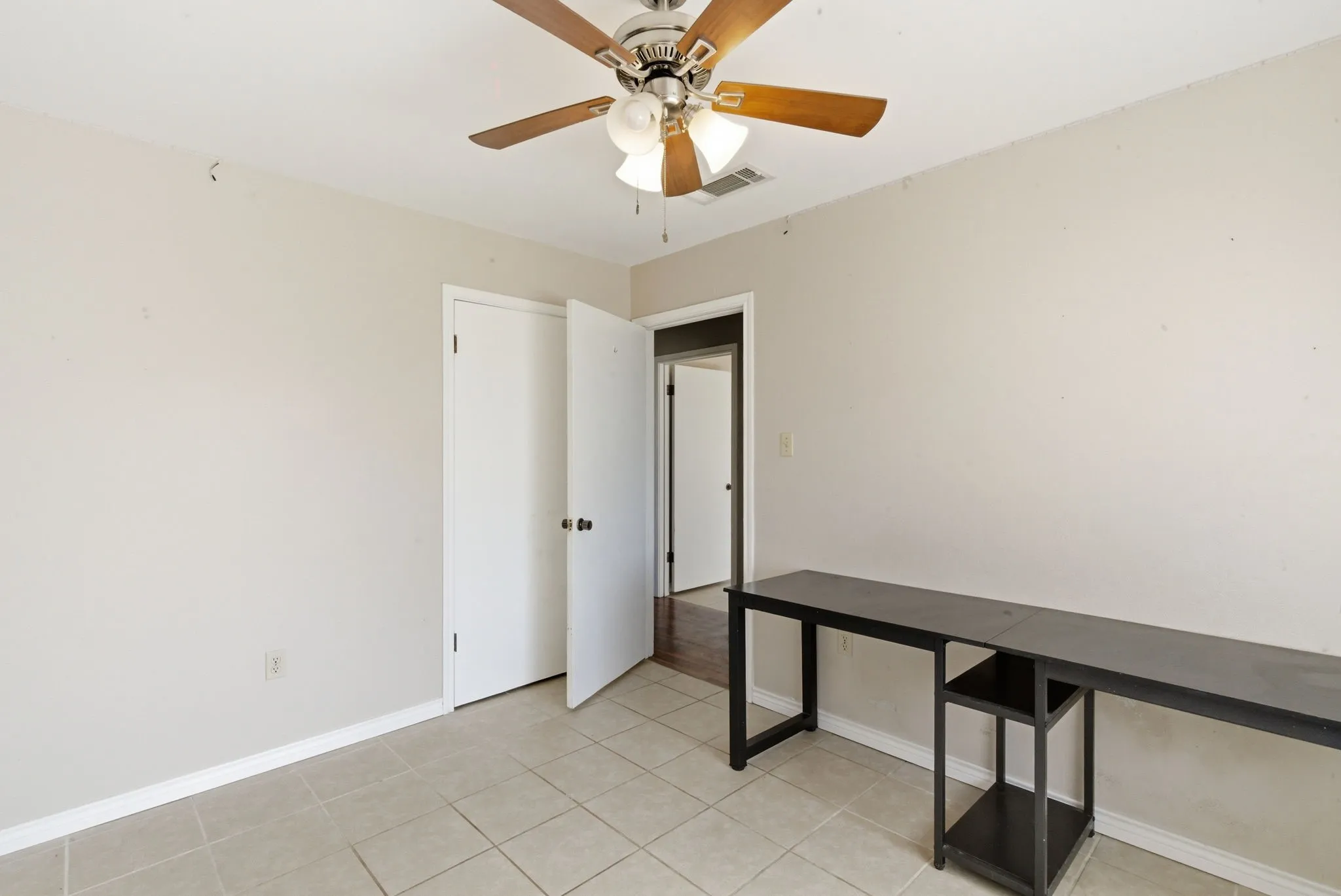 Single Family Residence For Sale in Hamilton County , 504 N Hall Street, Hamilton, Texas 76531, 3 Bedroom, 2 Bathroom, Garage spaces, 1,775 Sqft, built in 1978, mls#21191530, Real Estate Agent in Hamilton, Homes For Sale in Hamilton county, Homes For Sale in Hamilton, Realtor in Hamilton Texas, Real Estate Brokerage Independent Realty Texas, Luminita Cordes Realtor