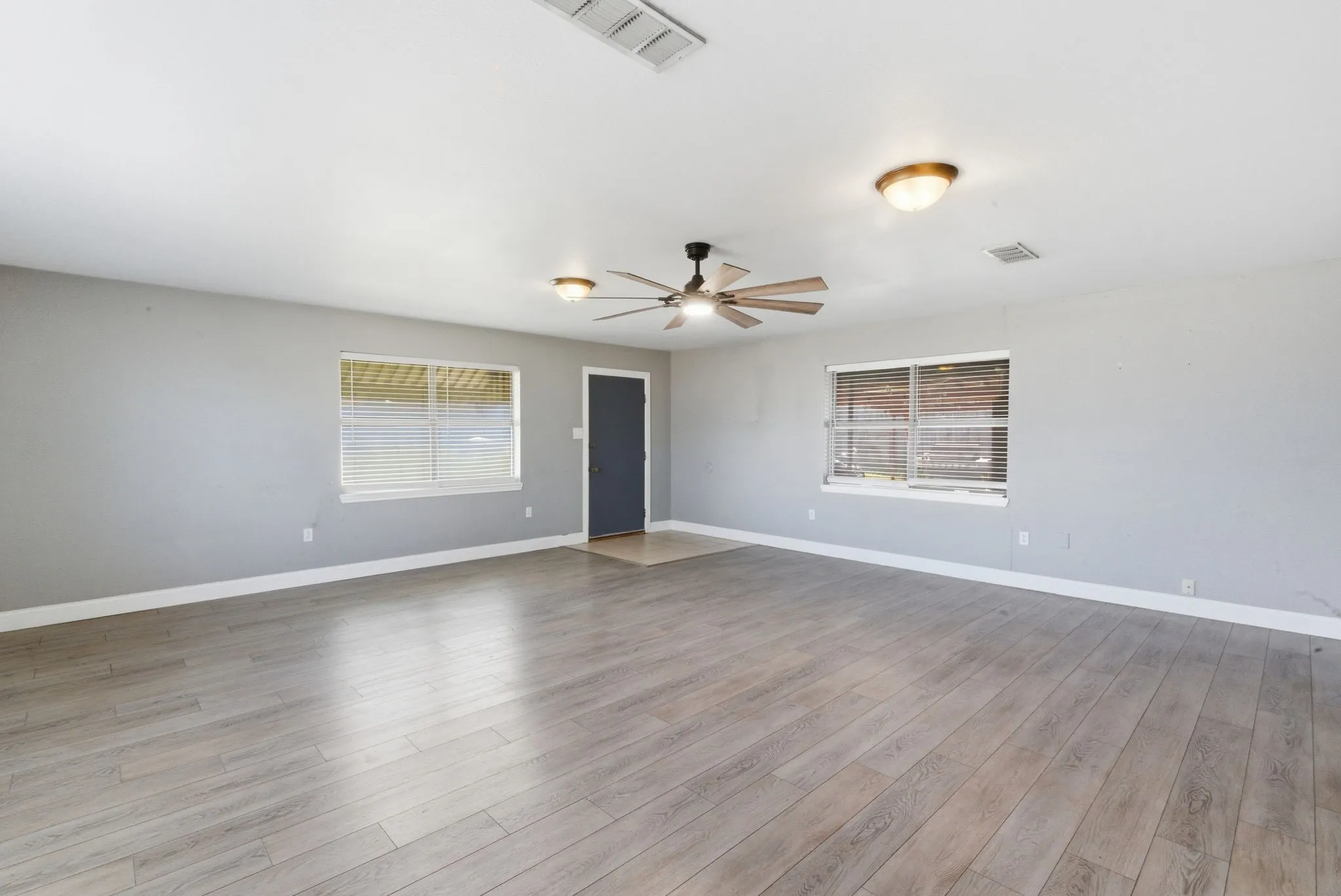 Single Family Residence For Sale in Hamilton County , 504 N Hall Street, Hamilton, Texas 76531, 3 Bedroom, 2 Bathroom, Garage spaces, 1,775 Sqft, built in 1978, mls#21191530, Real Estate Agent in Hamilton, Homes For Sale in Hamilton county, Homes For Sale in Hamilton, Realtor in Hamilton Texas, Real Estate Brokerage Independent Realty Texas, Luminita Cordes Realtor
