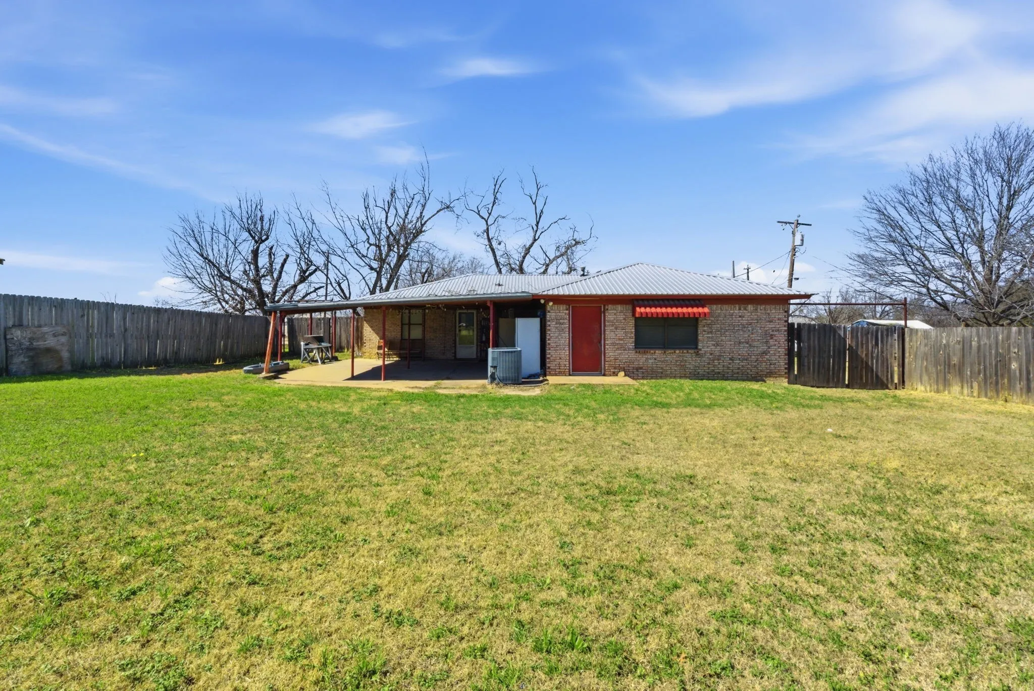 Single Family Residence For Sale in Hamilton County , 504 N Hall Street, Hamilton, Texas 76531, 3 Bedroom, 2 Bathroom, Garage spaces, 1,775 Sqft, built in 1978, mls#21191530, Real Estate Agent in Hamilton, Homes For Sale in Hamilton county, Homes For Sale in Hamilton, Realtor in Hamilton Texas, Real Estate Brokerage Independent Realty Texas, Luminita Cordes Realtor