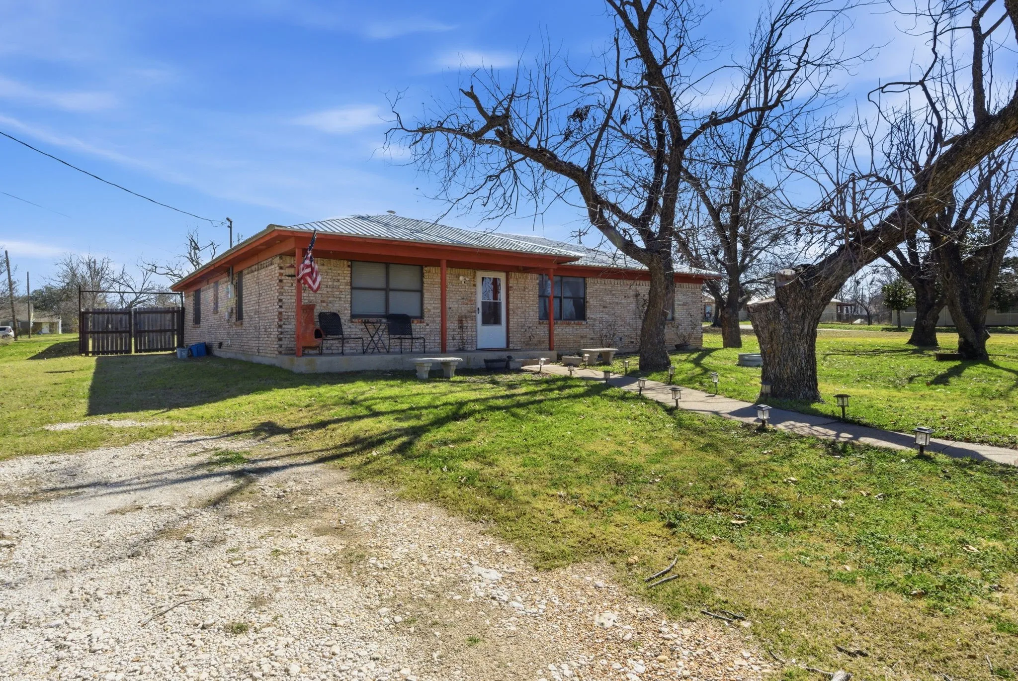 Single Family Residence For Sale in Hamilton County , 504 N Hall Street, Hamilton, Texas 76531, 3 Bedroom, 2 Bathroom, Garage spaces, 1,775 Sqft, built in 1978, mls#21191530, Real Estate Agent in Hamilton, Homes For Sale in Hamilton county, Homes For Sale in Hamilton, Realtor in Hamilton Texas, Real Estate Brokerage Independent Realty Texas, Luminita Cordes Realtor