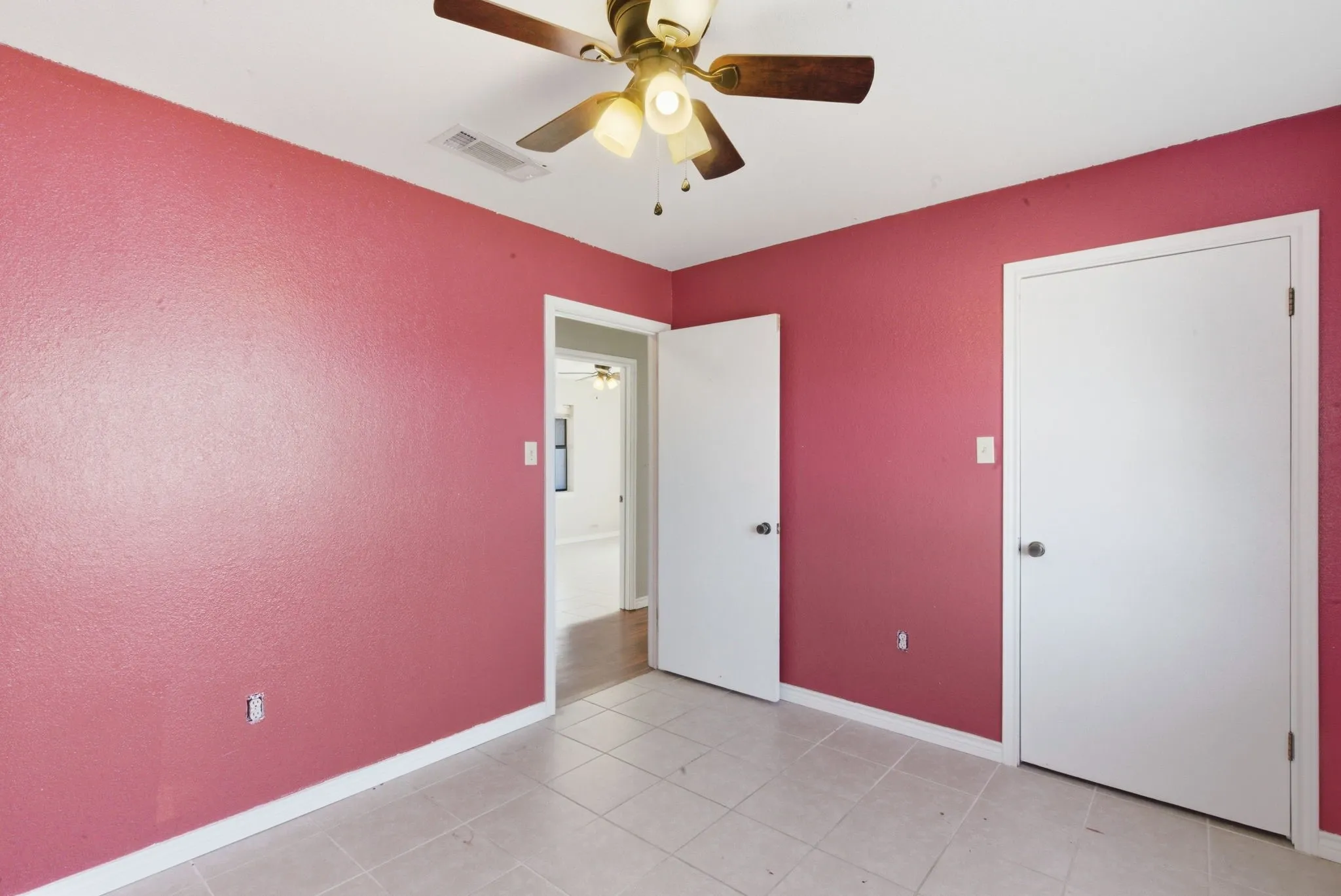 Single Family Residence For Sale in Hamilton County , 504 N Hall Street, Hamilton, Texas 76531, 3 Bedroom, 2 Bathroom, Garage spaces, 1,775 Sqft, built in 1978, mls#21191530, Real Estate Agent in Hamilton, Homes For Sale in Hamilton county, Homes For Sale in Hamilton, Realtor in Hamilton Texas, Real Estate Brokerage Independent Realty Texas, Luminita Cordes Realtor