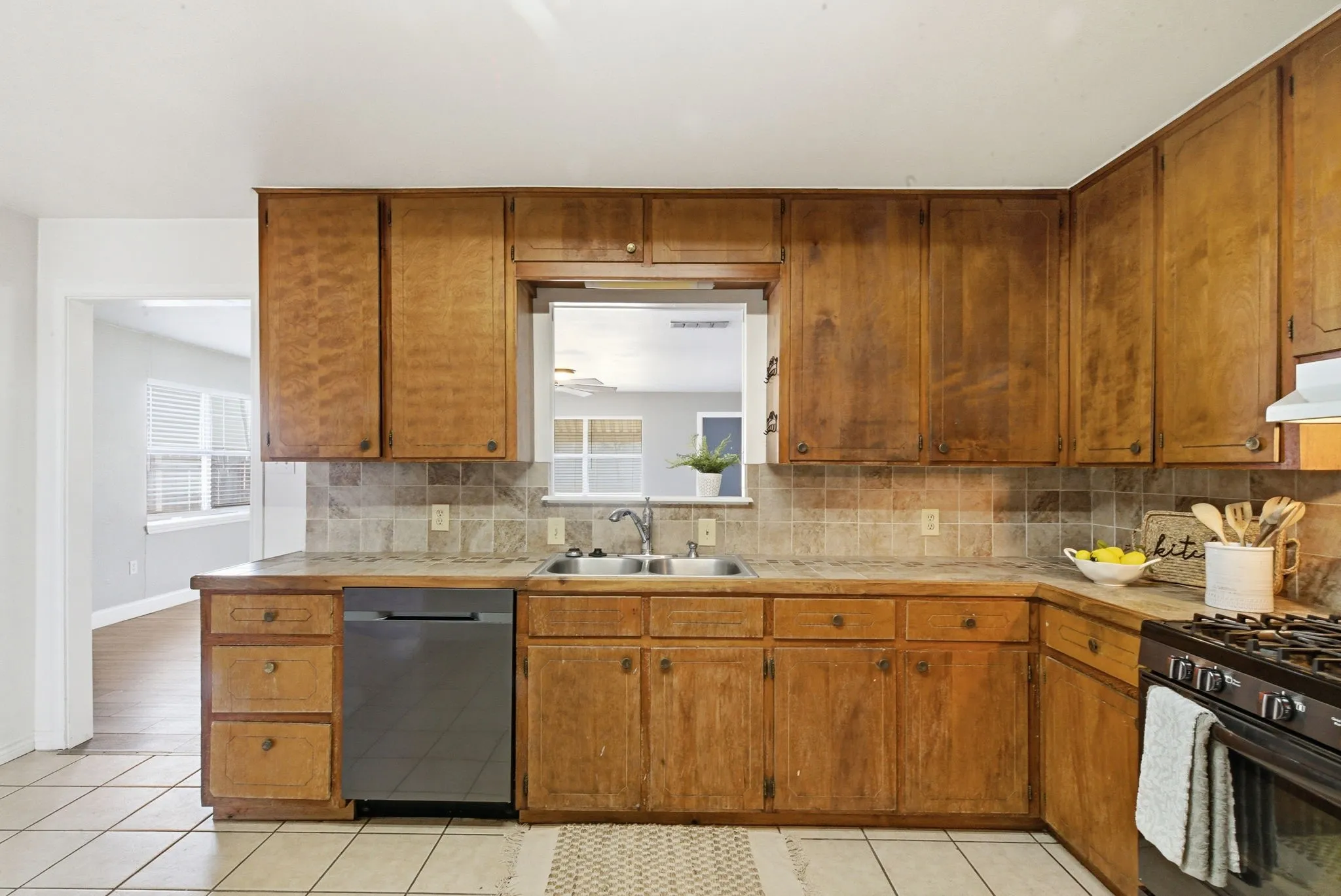 Single Family Residence For Sale in Hamilton County , 504 N Hall Street, Hamilton, Texas 76531, 3 Bedroom, 2 Bathroom, Garage spaces, 1,775 Sqft, built in 1978, mls#21191530, Real Estate Agent in Hamilton, Homes For Sale in Hamilton county, Homes For Sale in Hamilton, Realtor in Hamilton Texas, Real Estate Brokerage Independent Realty Texas, Luminita Cordes Realtor