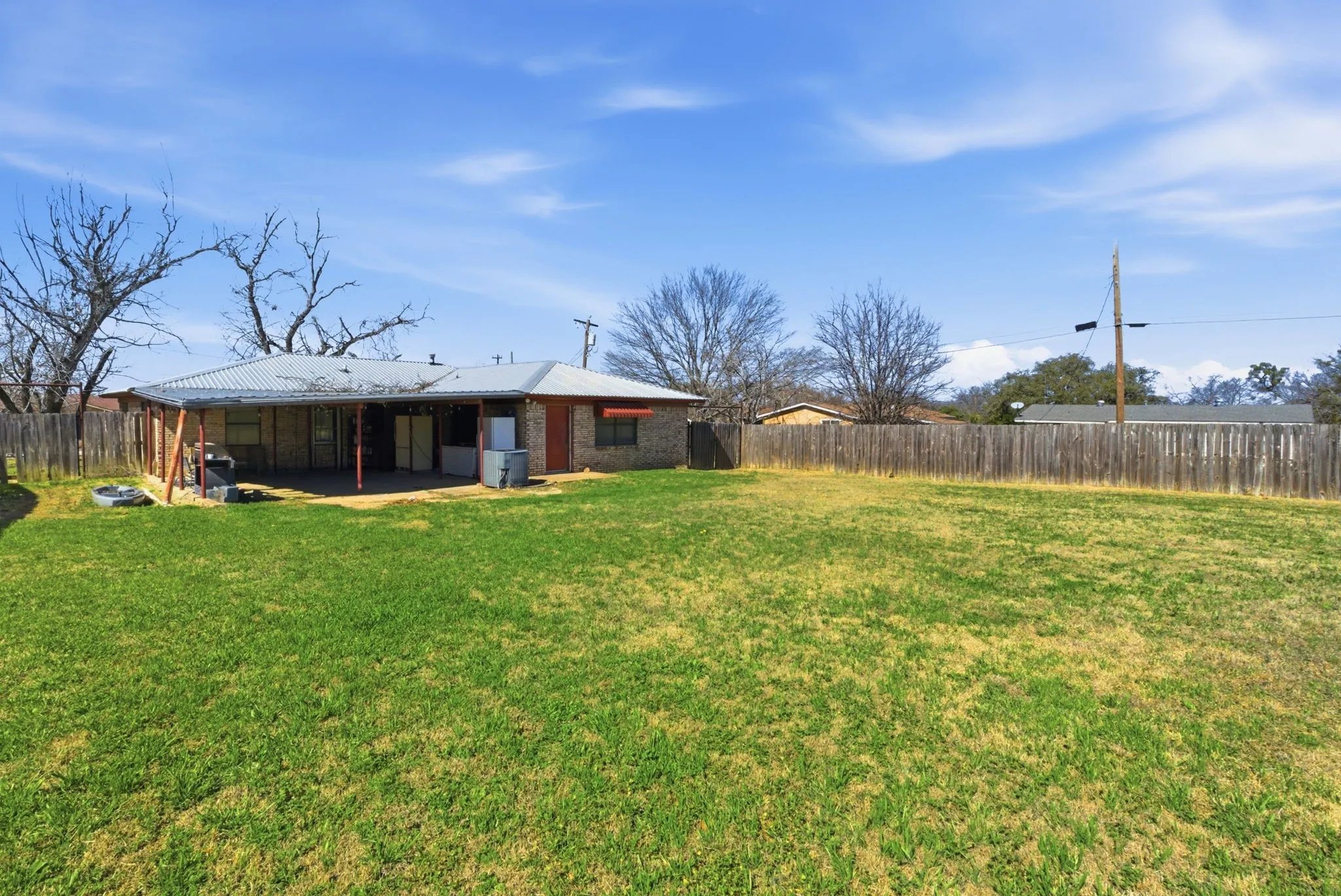Single Family Residence For Sale in Hamilton County , 504 N Hall Street, Hamilton, Texas 76531, 3 Bedroom, 2 Bathroom, Garage spaces, 1,775 Sqft, built in 1978, mls#21191530, Real Estate Agent in Hamilton, Homes For Sale in Hamilton county, Homes For Sale in Hamilton, Realtor in Hamilton Texas, Real Estate Brokerage Independent Realty Texas, Luminita Cordes Realtor