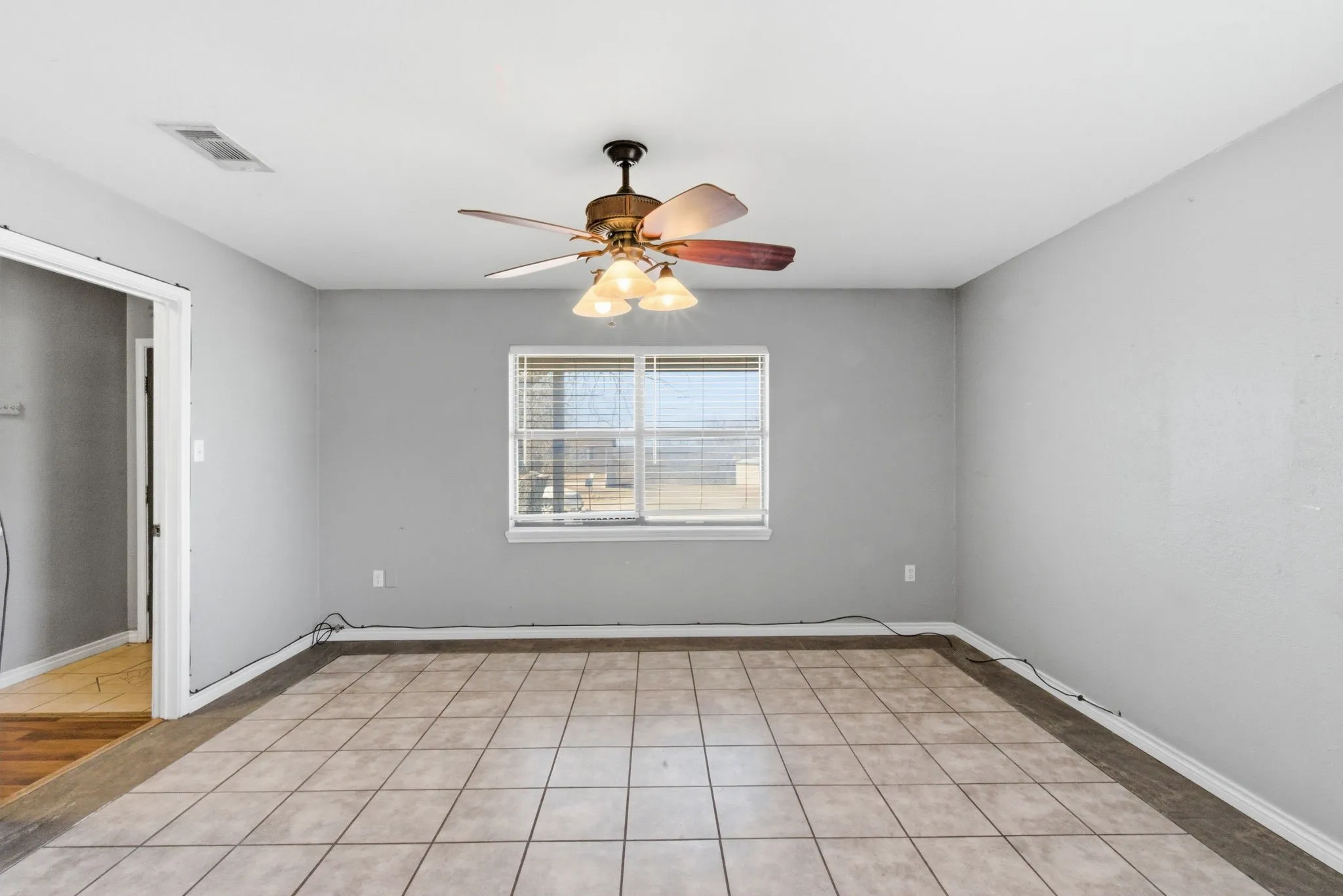 Single Family Residence For Sale in Hamilton County , 504 N Hall Street, Hamilton, Texas 76531, 3 Bedroom, 2 Bathroom, Garage spaces, 1,775 Sqft, built in 1978, mls#21191530, Real Estate Agent in Hamilton, Homes For Sale in Hamilton county, Homes For Sale in Hamilton, Realtor in Hamilton Texas, Real Estate Brokerage Independent Realty Texas, Luminita Cordes Realtor