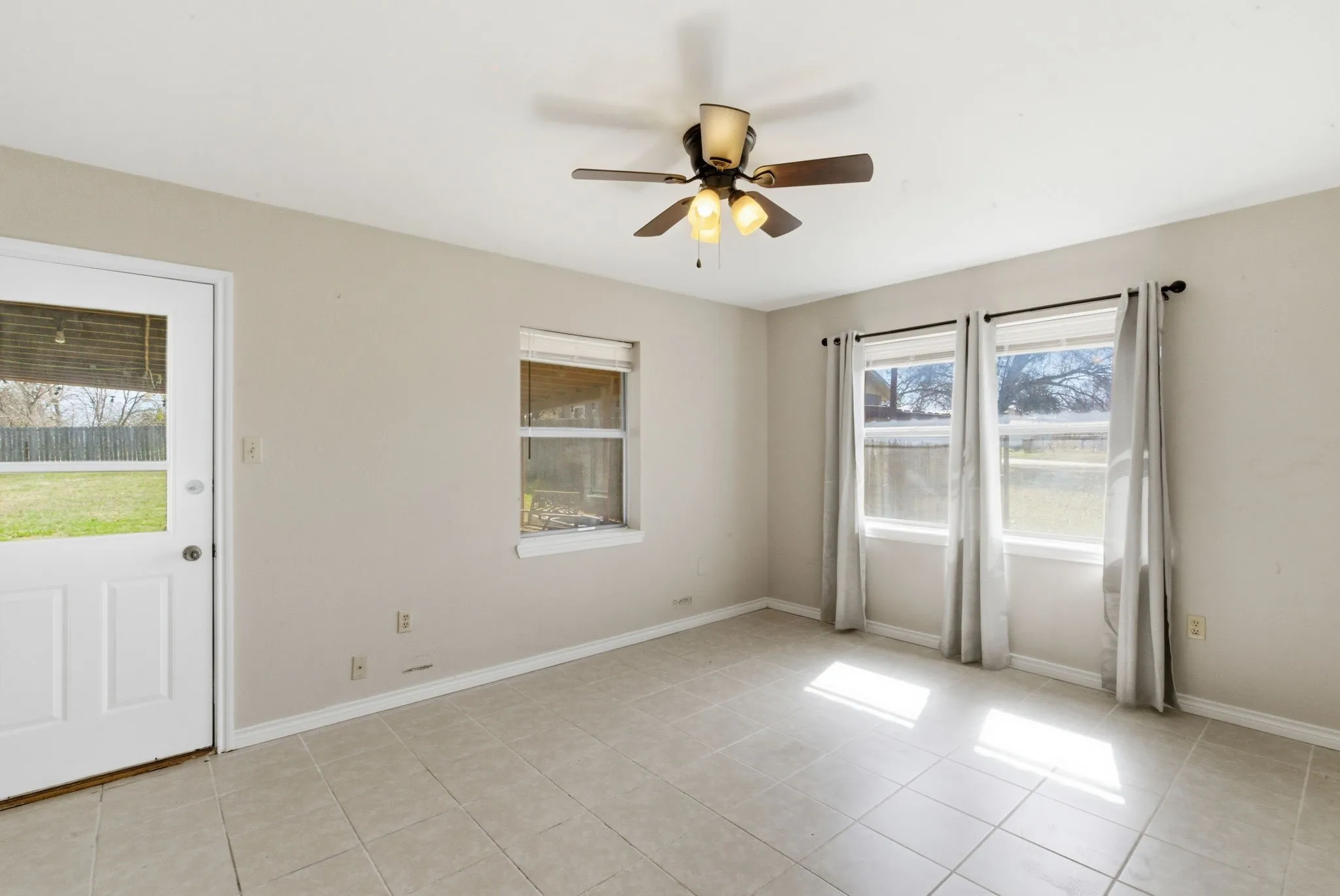 Single Family Residence For Sale in Hamilton County , 504 N Hall Street, Hamilton, Texas 76531, 3 Bedroom, 2 Bathroom, Garage spaces, 1,775 Sqft, built in 1978, mls#21191530, Real Estate Agent in Hamilton, Homes For Sale in Hamilton county, Homes For Sale in Hamilton, Realtor in Hamilton Texas, Real Estate Brokerage Independent Realty Texas, Luminita Cordes Realtor