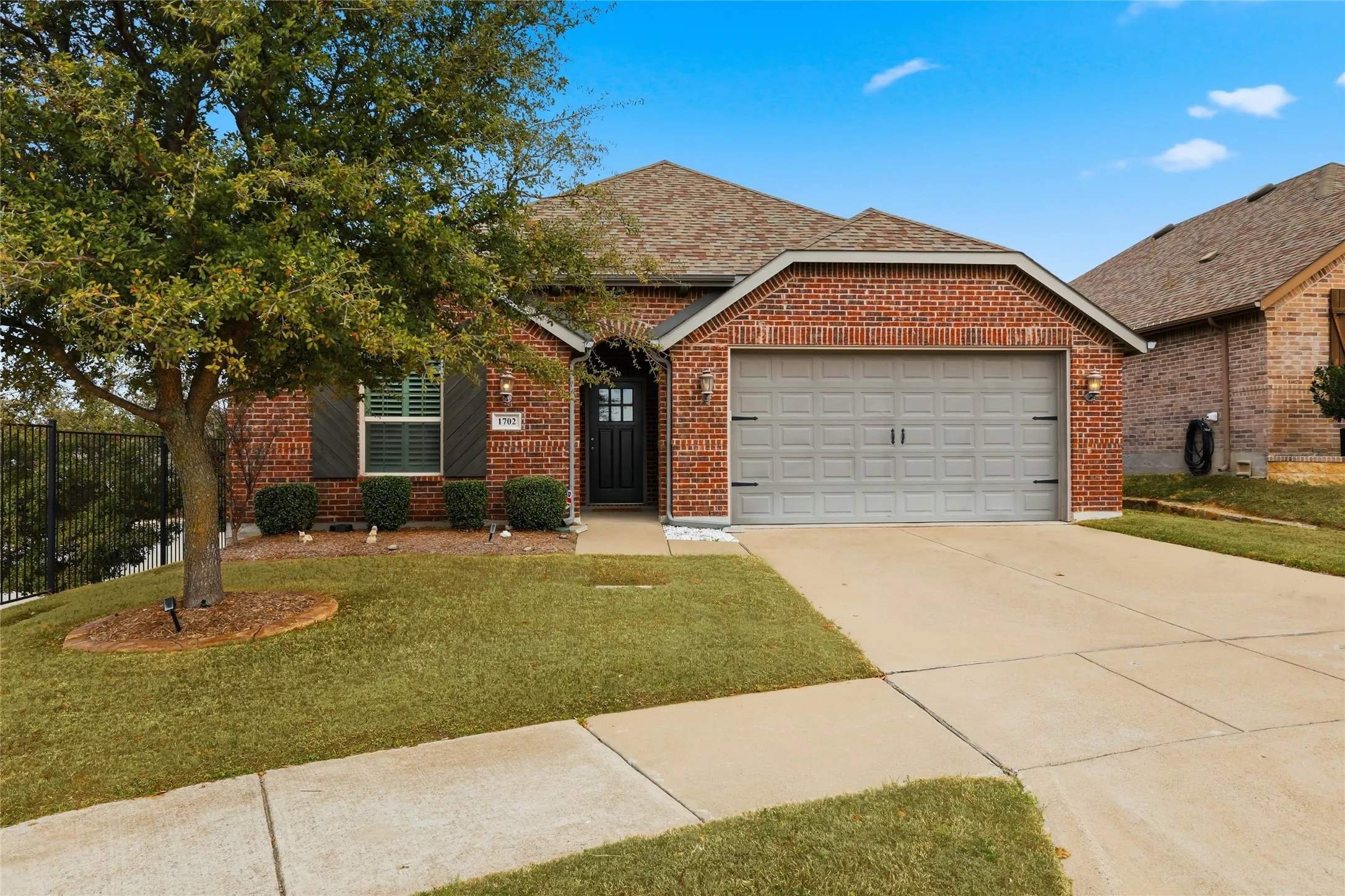 Single Family Residence For Sale in Collin County , 1702 Sagebrush Trail, Wylie, Texas 75098, 4 Bedroom, 3 Bathroom, 2 Garage spaces, 2,114 Sqft, built in 2017, Preowned, mls#21176627, Real Estate Agent in Wylie, Homes For Sale in Collin county, Homes For Sale in Wylie, Realtor in Wylie Texas, Real Estate Brokerage Independent Realty Texas, Luminita Cordes Realtor