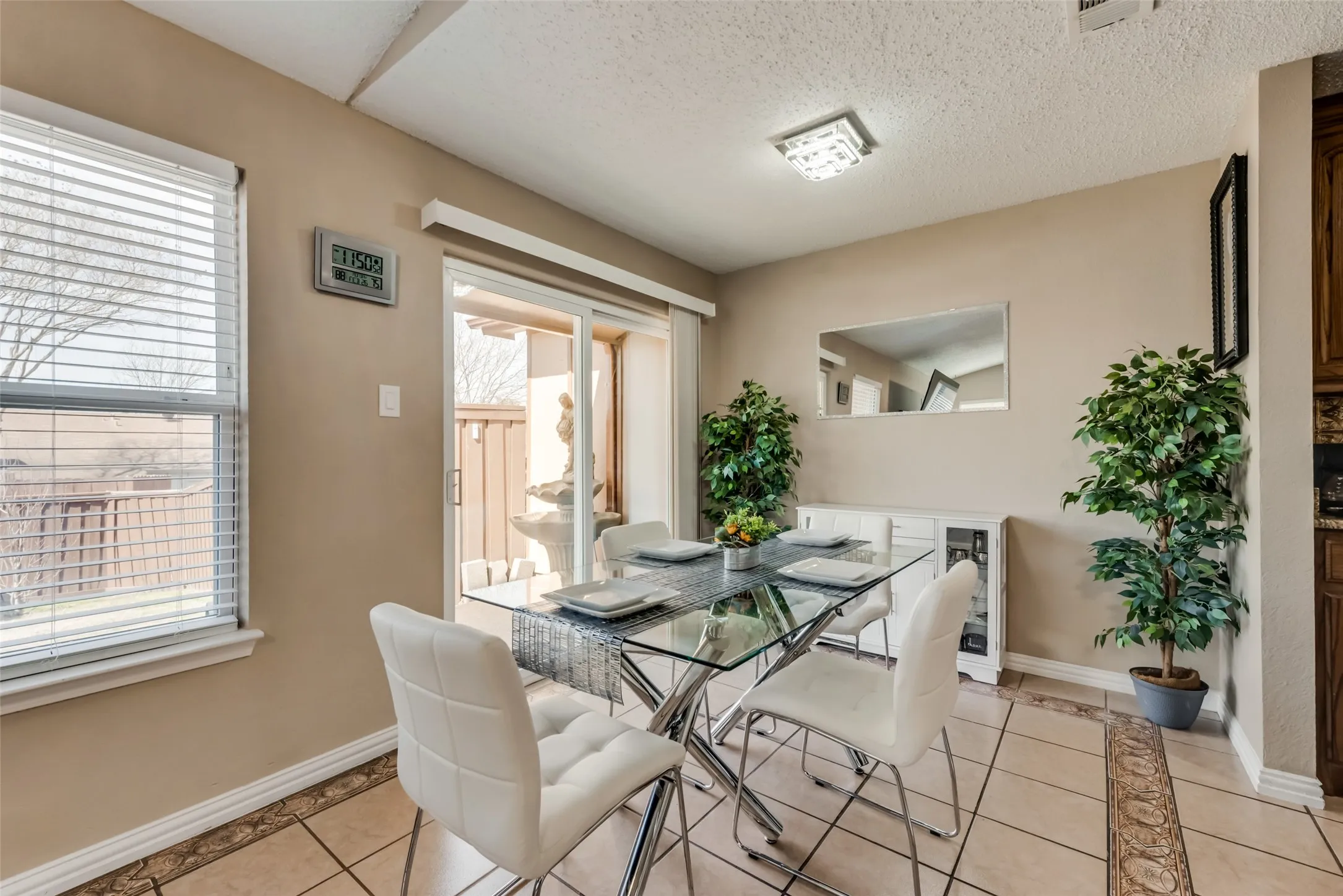Single Family Residence For Sale in Dallas County , 2101 High Bluff Drive, Garland, Texas 75041, 3 Bedroom, 2 Bathroom, 1 Garage spaces, 1,304 Sqft, built in 1983, mls#21192865, Real Estate Agent in Garland, Homes For Sale in Dallas county, Homes For Sale in Garland, Realtor in Garland Texas, Real Estate Brokerage Independent Realty Texas, Luminita Cordes Realtor