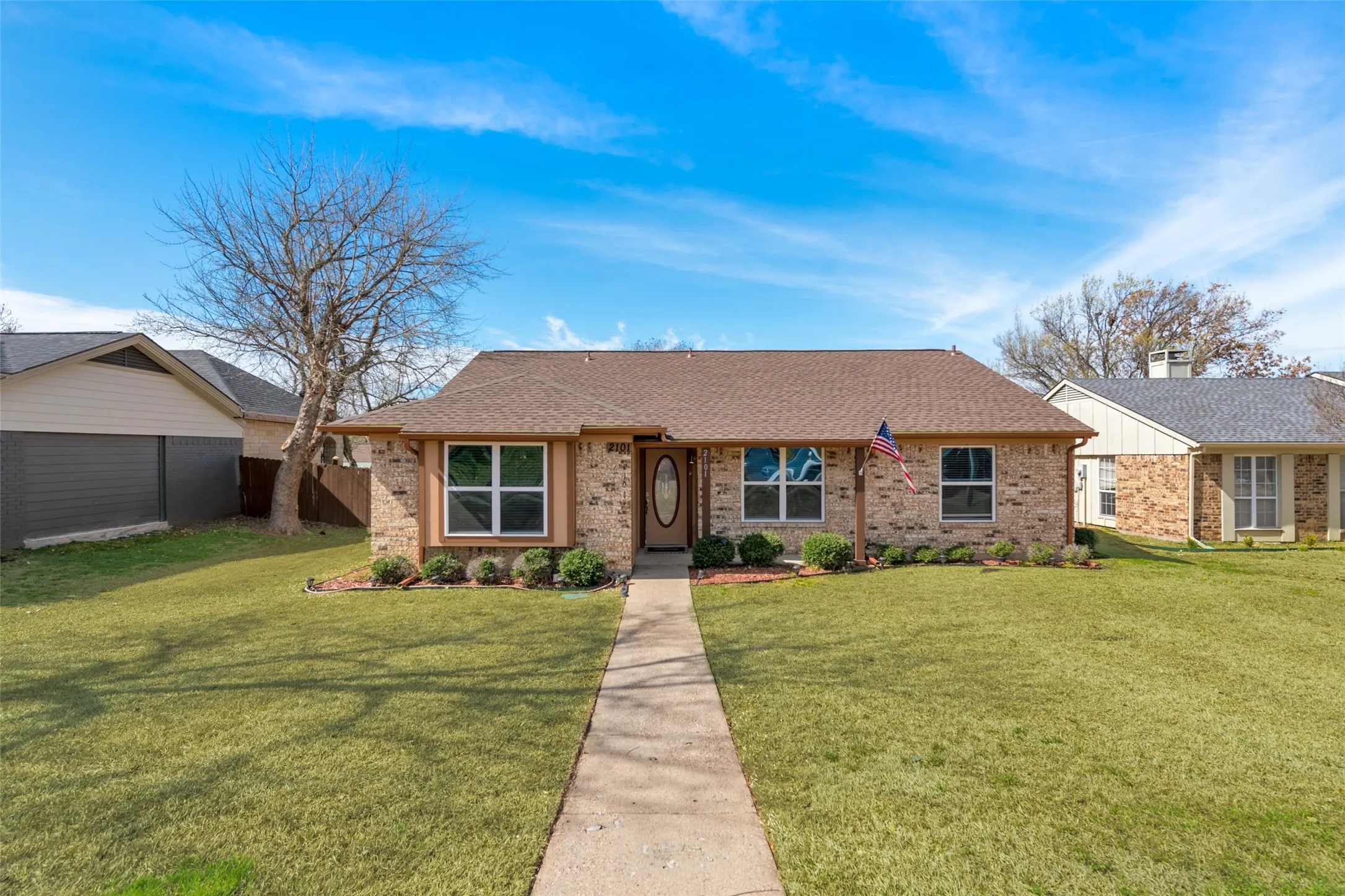 Single Family Residence For Sale in Dallas County , 2101 High Bluff Drive, Garland, Texas 75041, 3 Bedroom, 2 Bathroom, 1 Garage spaces, 1,304 Sqft, built in 1983, mls#21192865, Real Estate Agent in Garland, Homes For Sale in Dallas county, Homes For Sale in Garland, Realtor in Garland Texas, Real Estate Brokerage Independent Realty Texas, Luminita Cordes Realtor