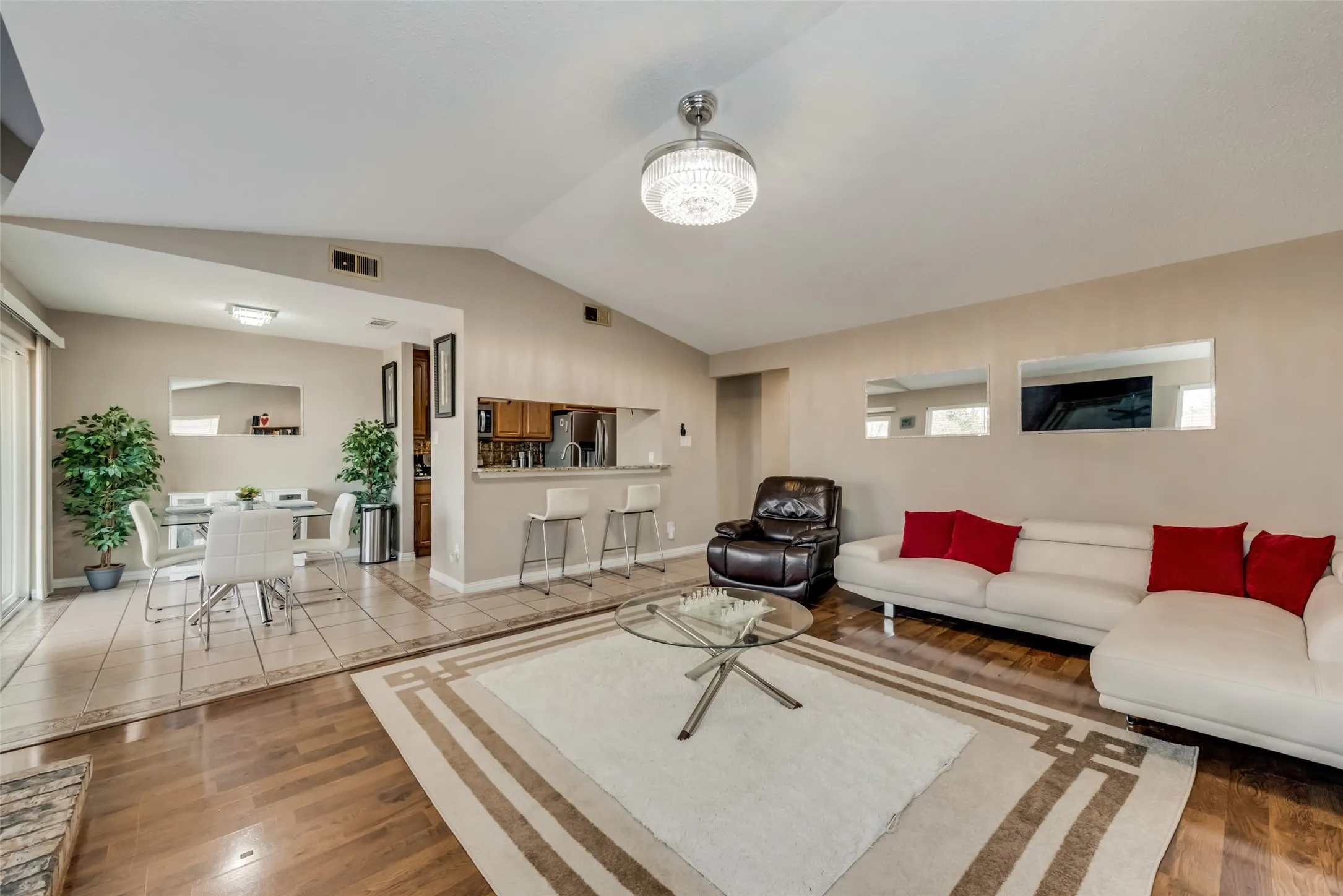 Single Family Residence For Sale in Dallas County , 2101 High Bluff Drive, Garland, Texas 75041, 3 Bedroom, 2 Bathroom, 1 Garage spaces, 1,304 Sqft, built in 1983, mls#21192865, Real Estate Agent in Garland, Homes For Sale in Dallas county, Homes For Sale in Garland, Realtor in Garland Texas, Real Estate Brokerage Independent Realty Texas, Luminita Cordes Realtor