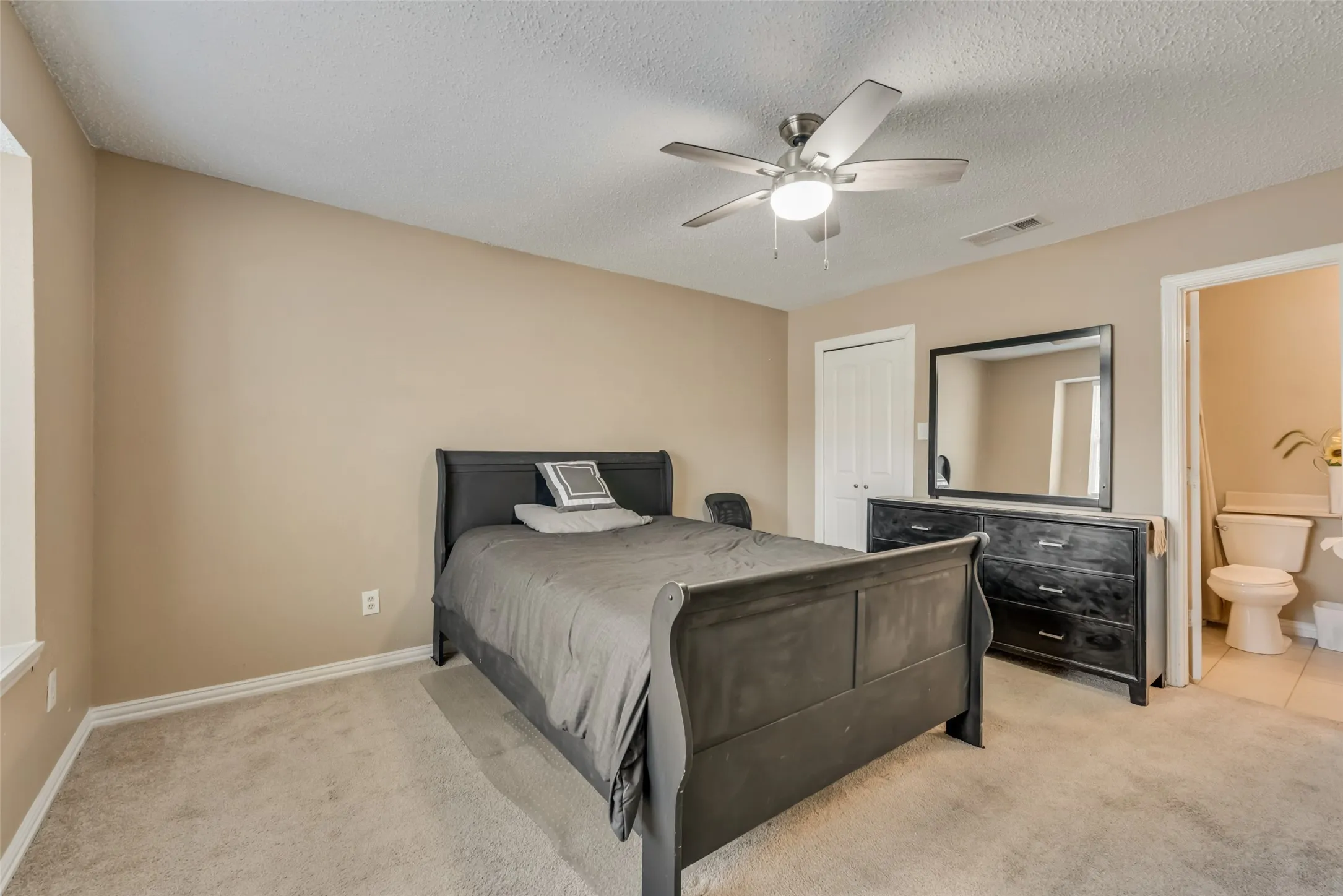 Single Family Residence For Sale in Dallas County , 2101 High Bluff Drive, Garland, Texas 75041, 3 Bedroom, 2 Bathroom, 1 Garage spaces, 1,304 Sqft, built in 1983, mls#21192865, Real Estate Agent in Garland, Homes For Sale in Dallas county, Homes For Sale in Garland, Realtor in Garland Texas, Real Estate Brokerage Independent Realty Texas, Luminita Cordes Realtor