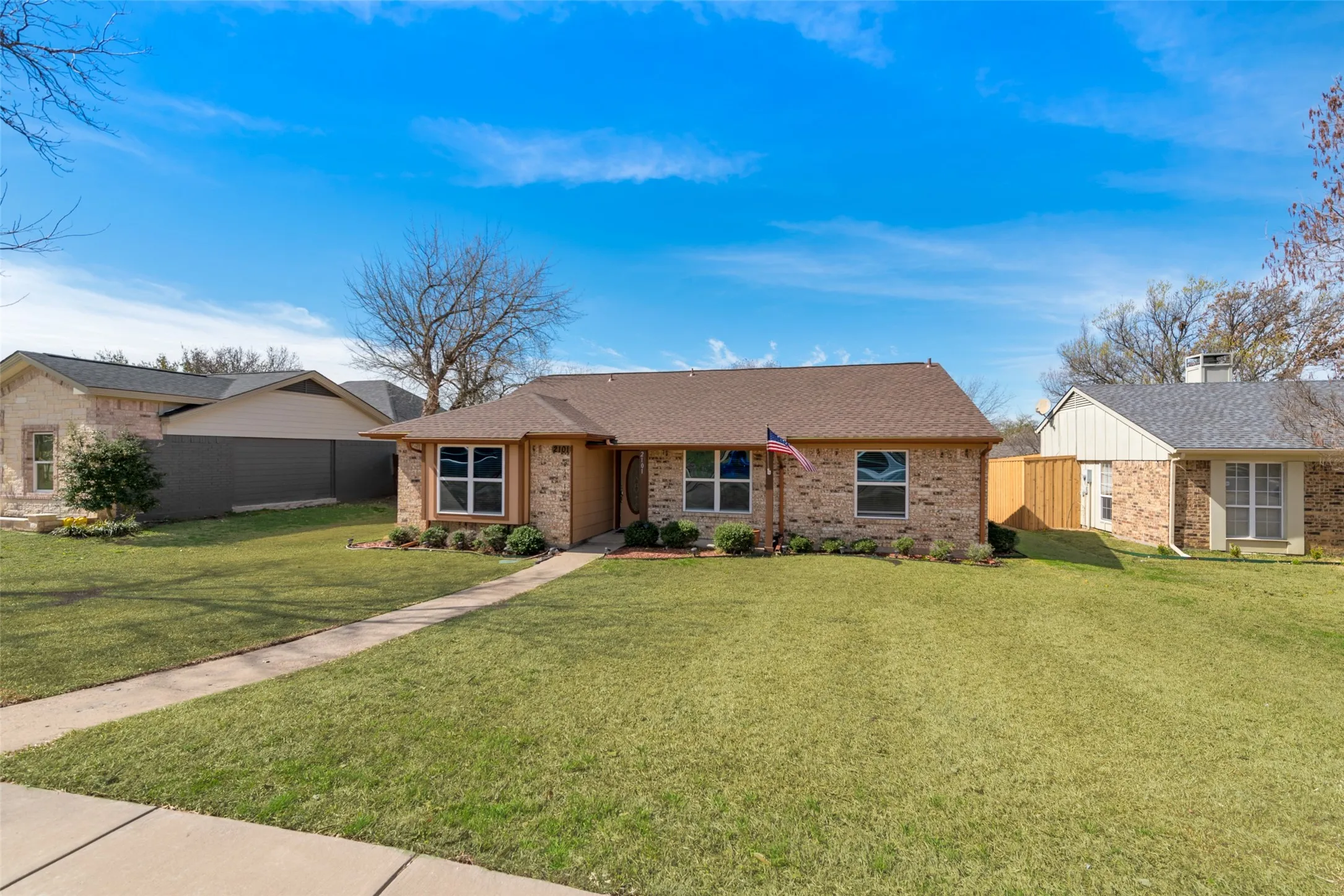 Single Family Residence For Sale in Dallas County , 2101 High Bluff Drive, Garland, Texas 75041, 3 Bedroom, 2 Bathroom, 1 Garage spaces, 1,304 Sqft, built in 1983, mls#21192865, Real Estate Agent in Garland, Homes For Sale in Dallas county, Homes For Sale in Garland, Realtor in Garland Texas, Real Estate Brokerage Independent Realty Texas, Luminita Cordes Realtor