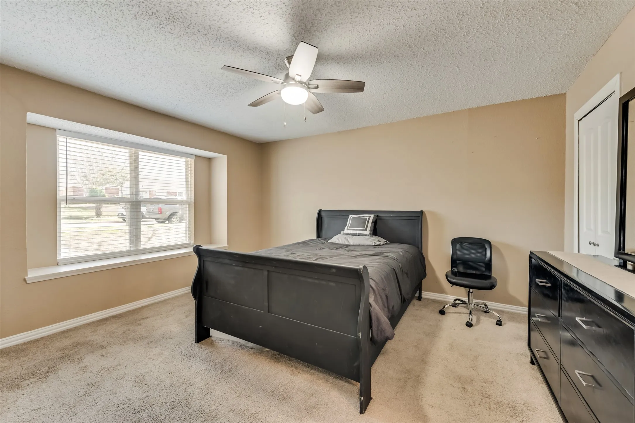 Single Family Residence For Sale in Dallas County , 2101 High Bluff Drive, Garland, Texas 75041, 3 Bedroom, 2 Bathroom, 1 Garage spaces, 1,304 Sqft, built in 1983, mls#21192865, Real Estate Agent in Garland, Homes For Sale in Dallas county, Homes For Sale in Garland, Realtor in Garland Texas, Real Estate Brokerage Independent Realty Texas, Luminita Cordes Realtor