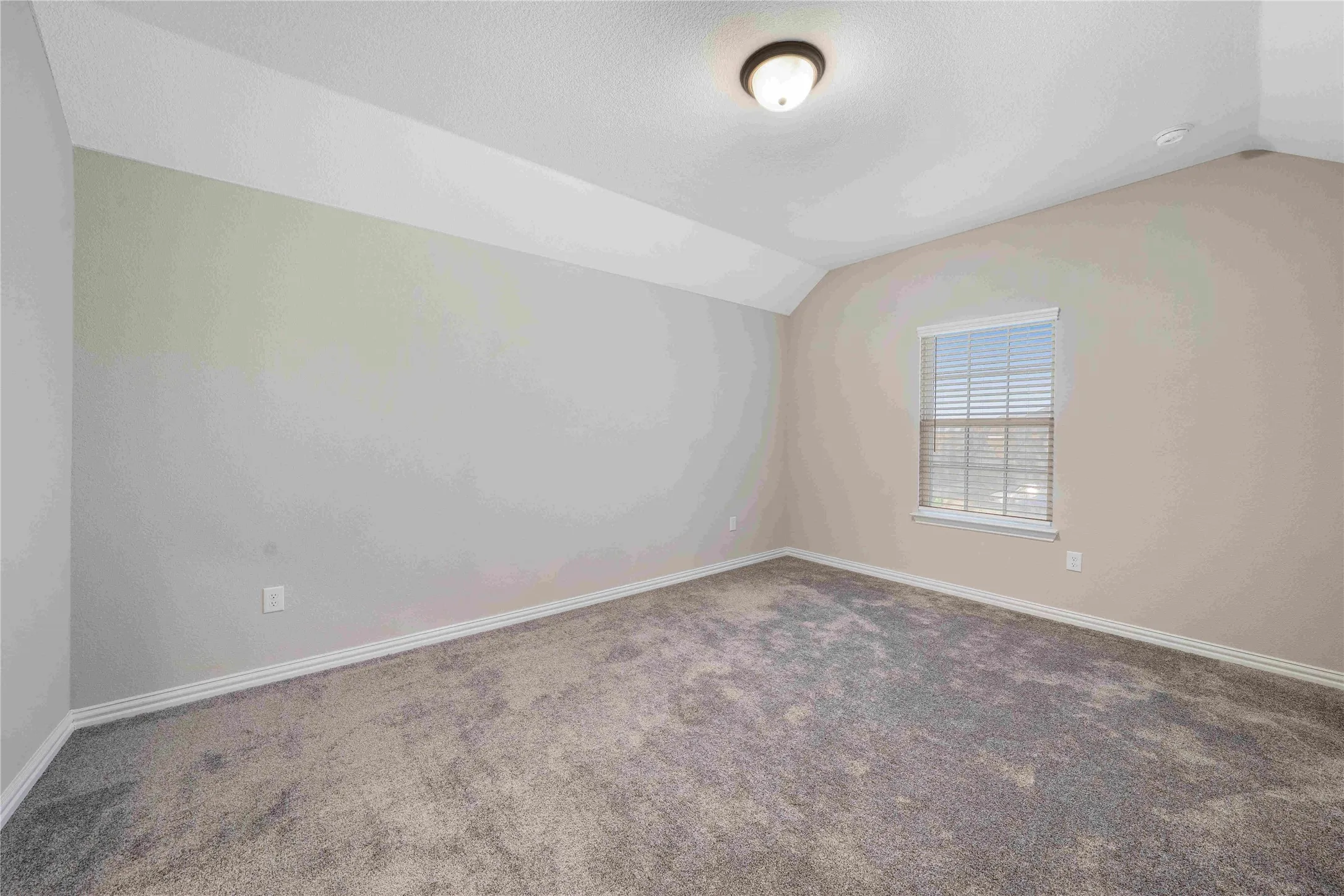 Single Family Residence For Sale in Denton County , 9401 Trailway Dr, Little Elm, Texas 75068, 4 Bedroom, 3 Bathroom, 2 Garage spaces, 3,653 Sqft, built in 2021, Preowned, mls#21189068, Real Estate Agent in Little Elm, Homes For Sale in Denton county, Homes For Sale in Little Elm, Realtor in Little Elm Texas, Real Estate Brokerage Independent Realty Texas, Luminita Cordes Realtor