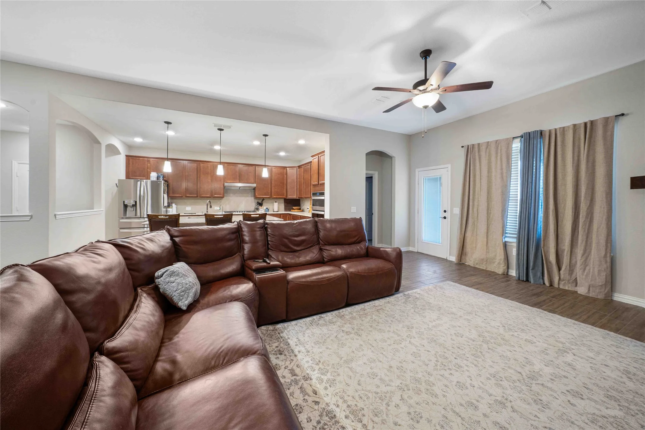 Single Family Residence For Sale in Denton County , 9401 Trailway Dr, Little Elm, Texas 75068, 4 Bedroom, 3 Bathroom, 2 Garage spaces, 3,653 Sqft, built in 2021, Preowned, mls#21189068, Real Estate Agent in Little Elm, Homes For Sale in Denton county, Homes For Sale in Little Elm, Realtor in Little Elm Texas, Real Estate Brokerage Independent Realty Texas, Luminita Cordes Realtor