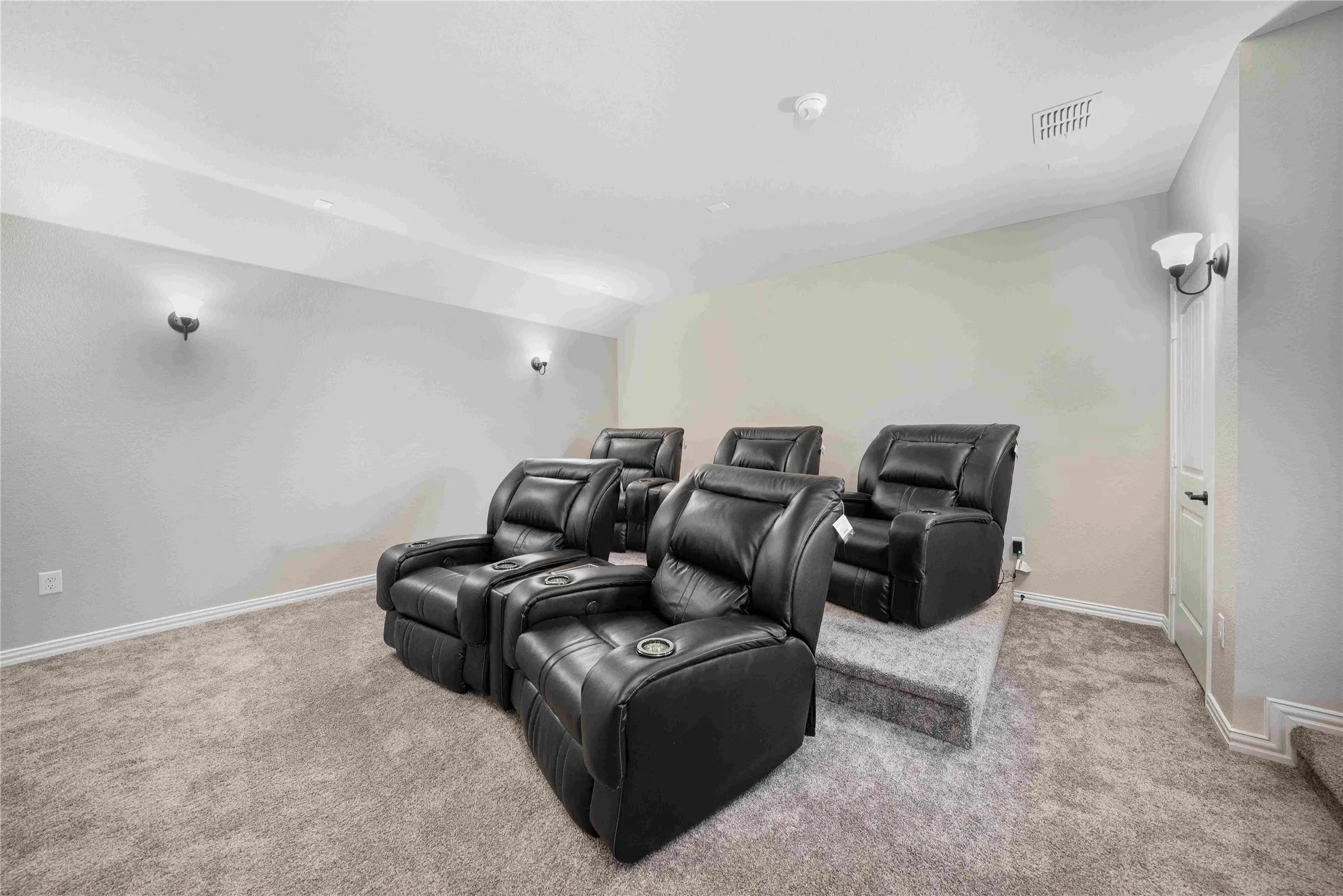 Single Family Residence For Sale in Denton County , 9401 Trailway Dr, Little Elm, Texas 75068, 4 Bedroom, 3 Bathroom, 2 Garage spaces, 3,653 Sqft, built in 2021, Preowned, mls#21189068, Real Estate Agent in Little Elm, Homes For Sale in Denton county, Homes For Sale in Little Elm, Realtor in Little Elm Texas, Real Estate Brokerage Independent Realty Texas, Luminita Cordes Realtor
