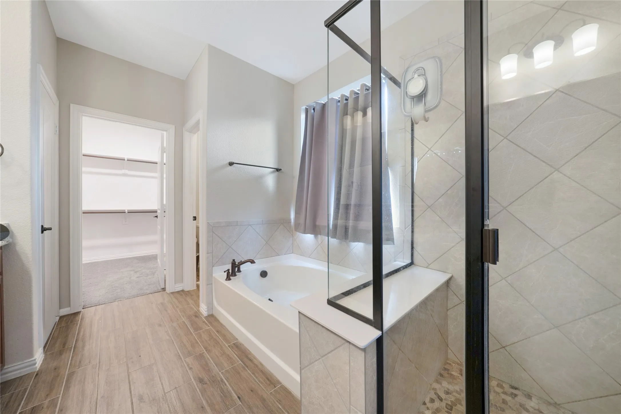 Single Family Residence For Sale in Denton County , 9401 Trailway Dr, Little Elm, Texas 75068, 4 Bedroom, 3 Bathroom, 2 Garage spaces, 3,653 Sqft, built in 2021, Preowned, mls#21189068, Real Estate Agent in Little Elm, Homes For Sale in Denton county, Homes For Sale in Little Elm, Realtor in Little Elm Texas, Real Estate Brokerage Independent Realty Texas, Luminita Cordes Realtor