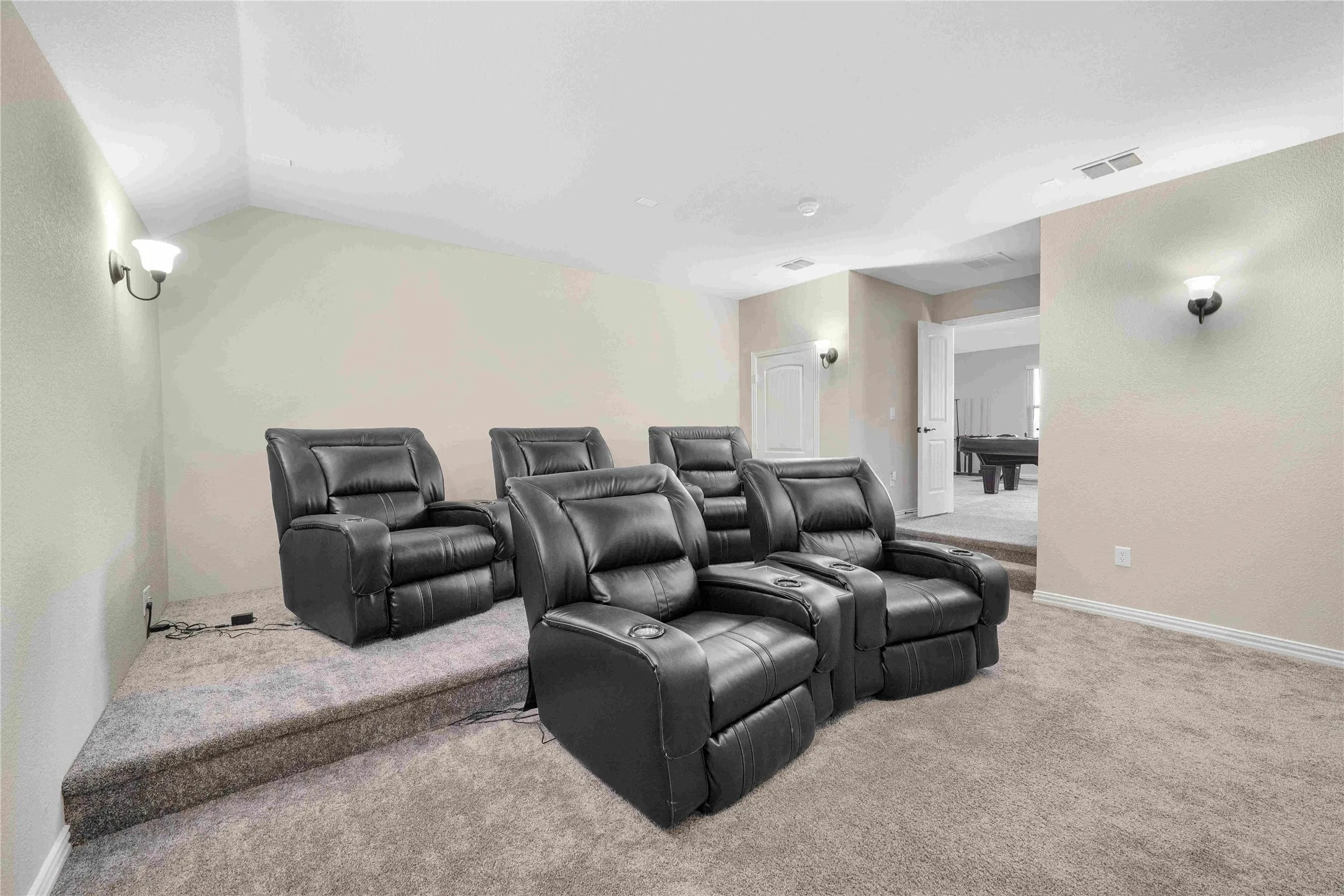 Single Family Residence For Sale in Denton County , 9401 Trailway Dr, Little Elm, Texas 75068, 4 Bedroom, 3 Bathroom, 2 Garage spaces, 3,653 Sqft, built in 2021, Preowned, mls#21189068, Real Estate Agent in Little Elm, Homes For Sale in Denton county, Homes For Sale in Little Elm, Realtor in Little Elm Texas, Real Estate Brokerage Independent Realty Texas, Luminita Cordes Realtor