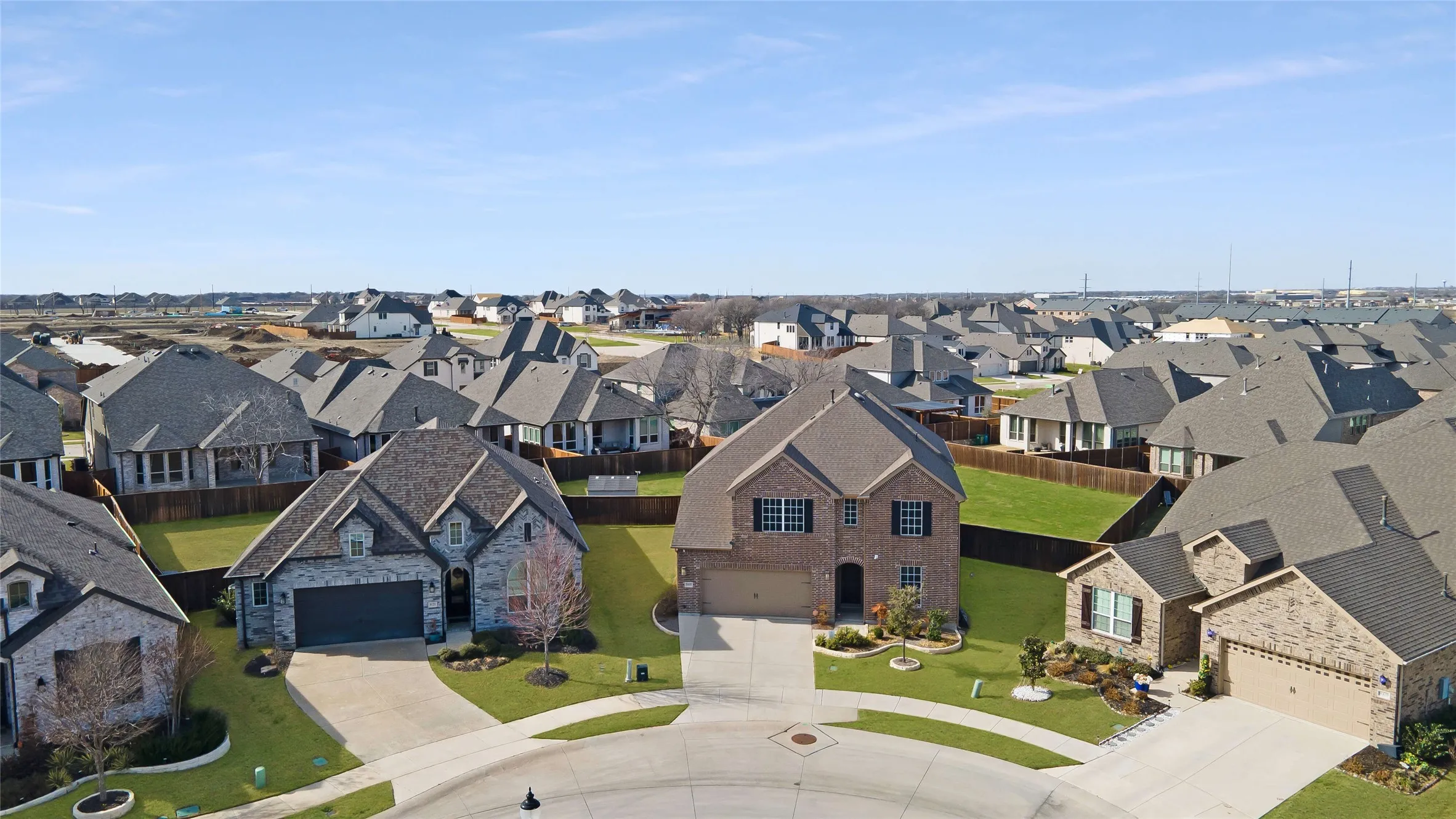 Single Family Residence For Sale in Denton County , 9401 Trailway Dr, Little Elm, Texas 75068, 4 Bedroom, 3 Bathroom, 2 Garage spaces, 3,653 Sqft, built in 2021, Preowned, mls#21189068, Real Estate Agent in Little Elm, Homes For Sale in Denton county, Homes For Sale in Little Elm, Realtor in Little Elm Texas, Real Estate Brokerage Independent Realty Texas, Luminita Cordes Realtor