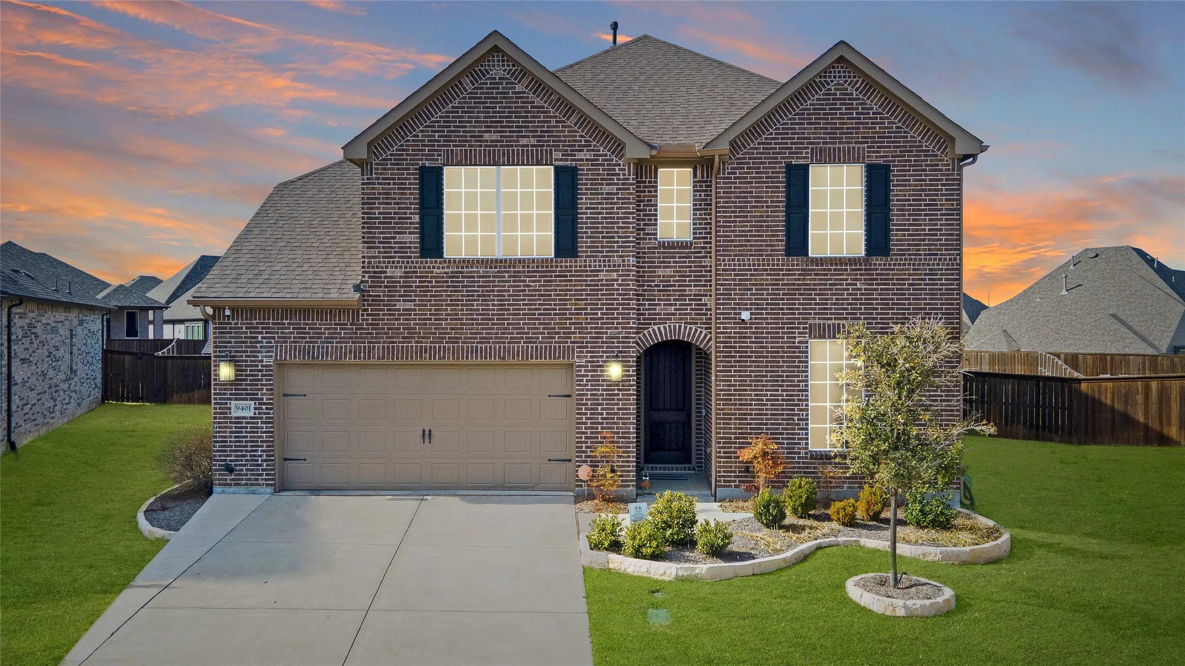 Single Family Residence For Sale in Denton County , 9401 Trailway Dr, Little Elm, Texas 75068, 4 Bedroom, 3 Bathroom, 2 Garage spaces, 3,653 Sqft, built in 2021, Preowned, mls#21189068, Real Estate Agent in Little Elm, Homes For Sale in Denton county, Homes For Sale in Little Elm, Realtor in Little Elm Texas, Real Estate Brokerage Independent Realty Texas, Luminita Cordes Realtor