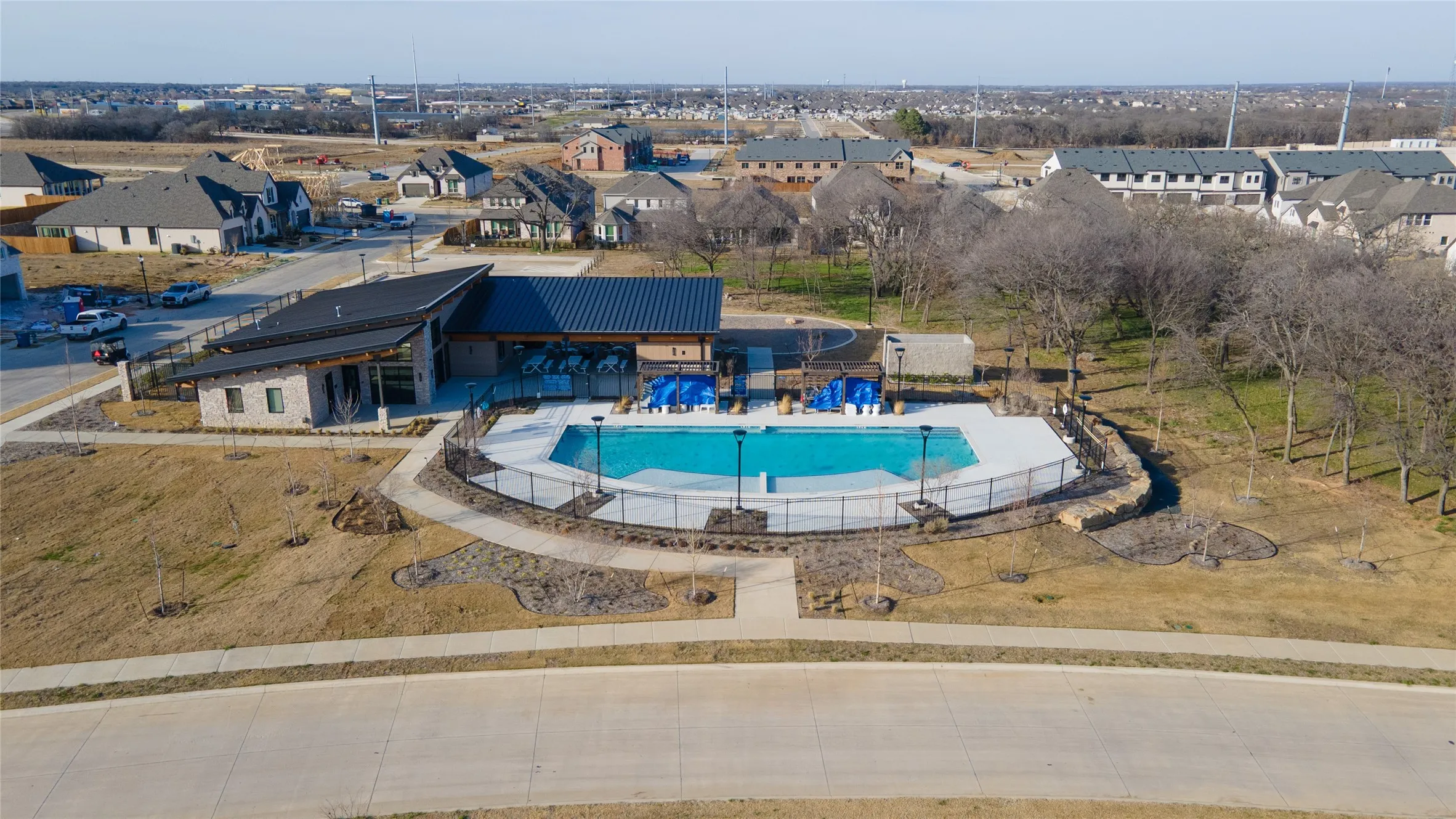 Single Family Residence For Sale in Denton County , 9401 Trailway Dr, Little Elm, Texas 75068, 4 Bedroom, 3 Bathroom, 2 Garage spaces, 3,653 Sqft, built in 2021, Preowned, mls#21189068, Real Estate Agent in Little Elm, Homes For Sale in Denton county, Homes For Sale in Little Elm, Realtor in Little Elm Texas, Real Estate Brokerage Independent Realty Texas, Luminita Cordes Realtor