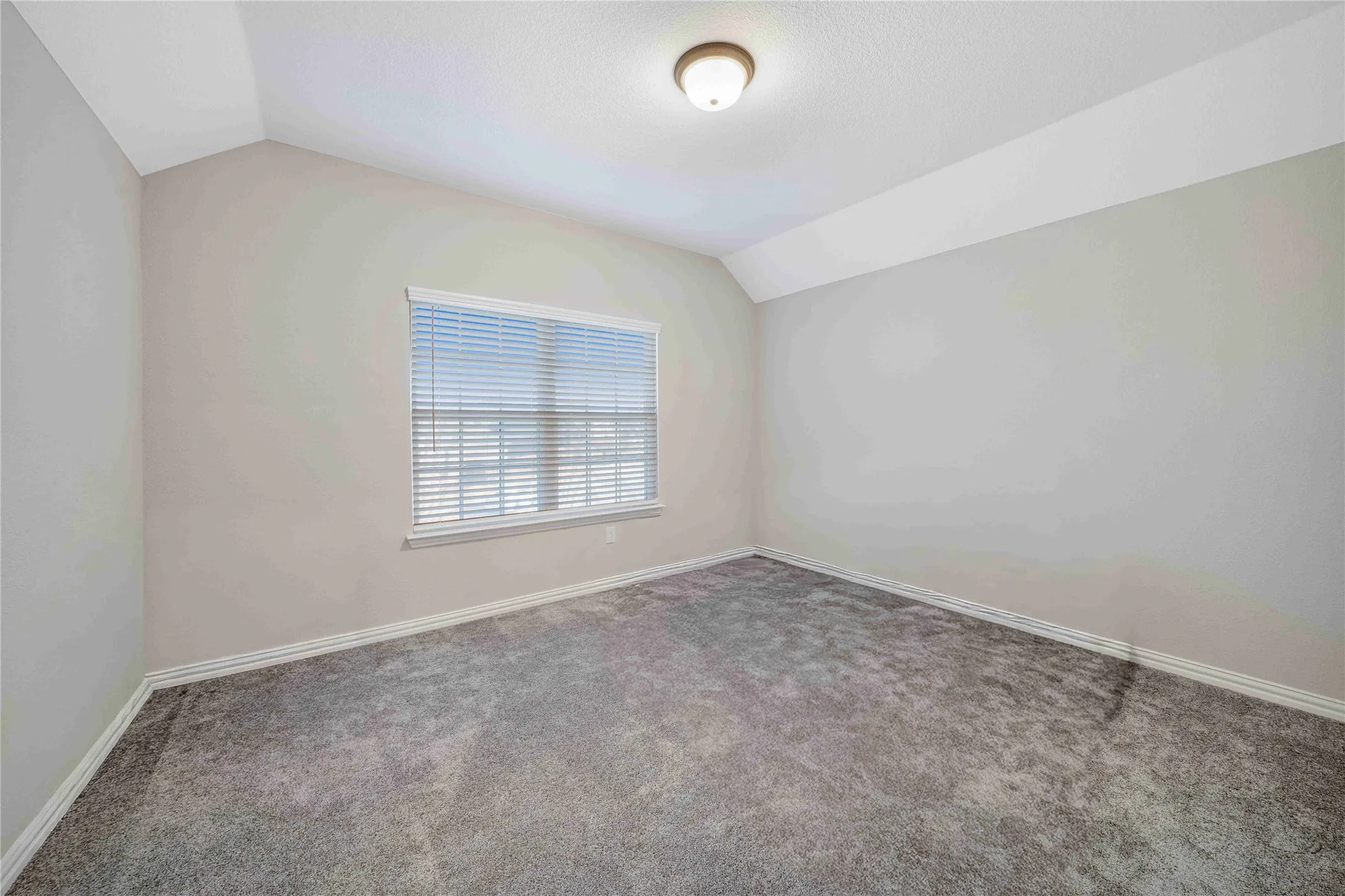 Single Family Residence For Sale in Denton County , 9401 Trailway Dr, Little Elm, Texas 75068, 4 Bedroom, 3 Bathroom, 2 Garage spaces, 3,653 Sqft, built in 2021, Preowned, mls#21189068, Real Estate Agent in Little Elm, Homes For Sale in Denton county, Homes For Sale in Little Elm, Realtor in Little Elm Texas, Real Estate Brokerage Independent Realty Texas, Luminita Cordes Realtor