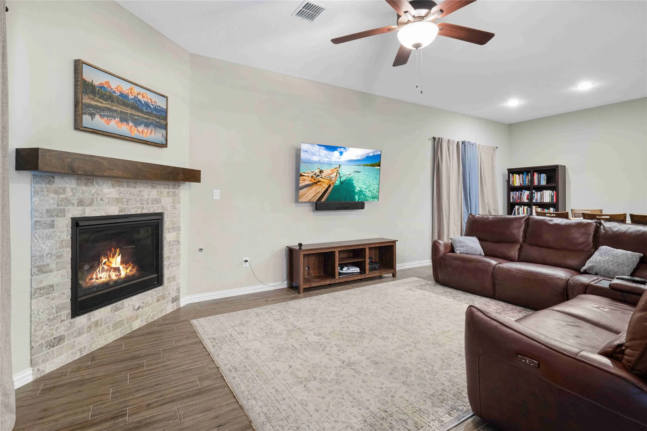 Single Family Residence For Sale in Denton County , 9401 Trailway Dr, Little Elm, Texas 75068, 4 Bedroom, 3 Bathroom, 2 Garage spaces, 3,653 Sqft, built in 2021, Preowned, mls#21189068, Real Estate Agent in Little Elm, Homes For Sale in Denton county, Homes For Sale in Little Elm, Realtor in Little Elm Texas, Real Estate Brokerage Independent Realty Texas, Luminita Cordes Realtor