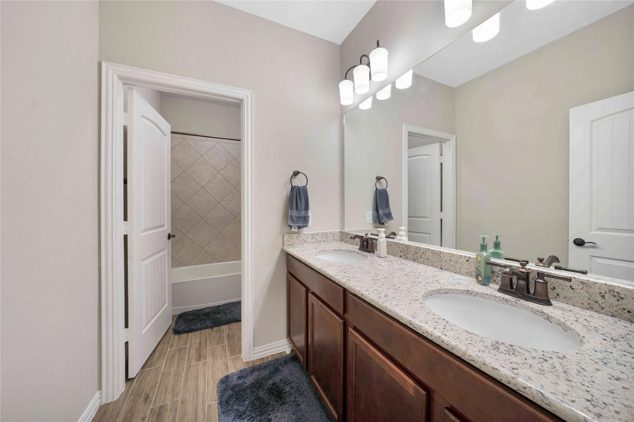 Single Family Residence For Sale in Denton County , 9401 Trailway Dr, Little Elm, Texas 75068, 4 Bedroom, 3 Bathroom, 2 Garage spaces, 3,653 Sqft, built in 2021, Preowned, mls#21189068, Real Estate Agent in Little Elm, Homes For Sale in Denton county, Homes For Sale in Little Elm, Realtor in Little Elm Texas, Real Estate Brokerage Independent Realty Texas, Luminita Cordes Realtor