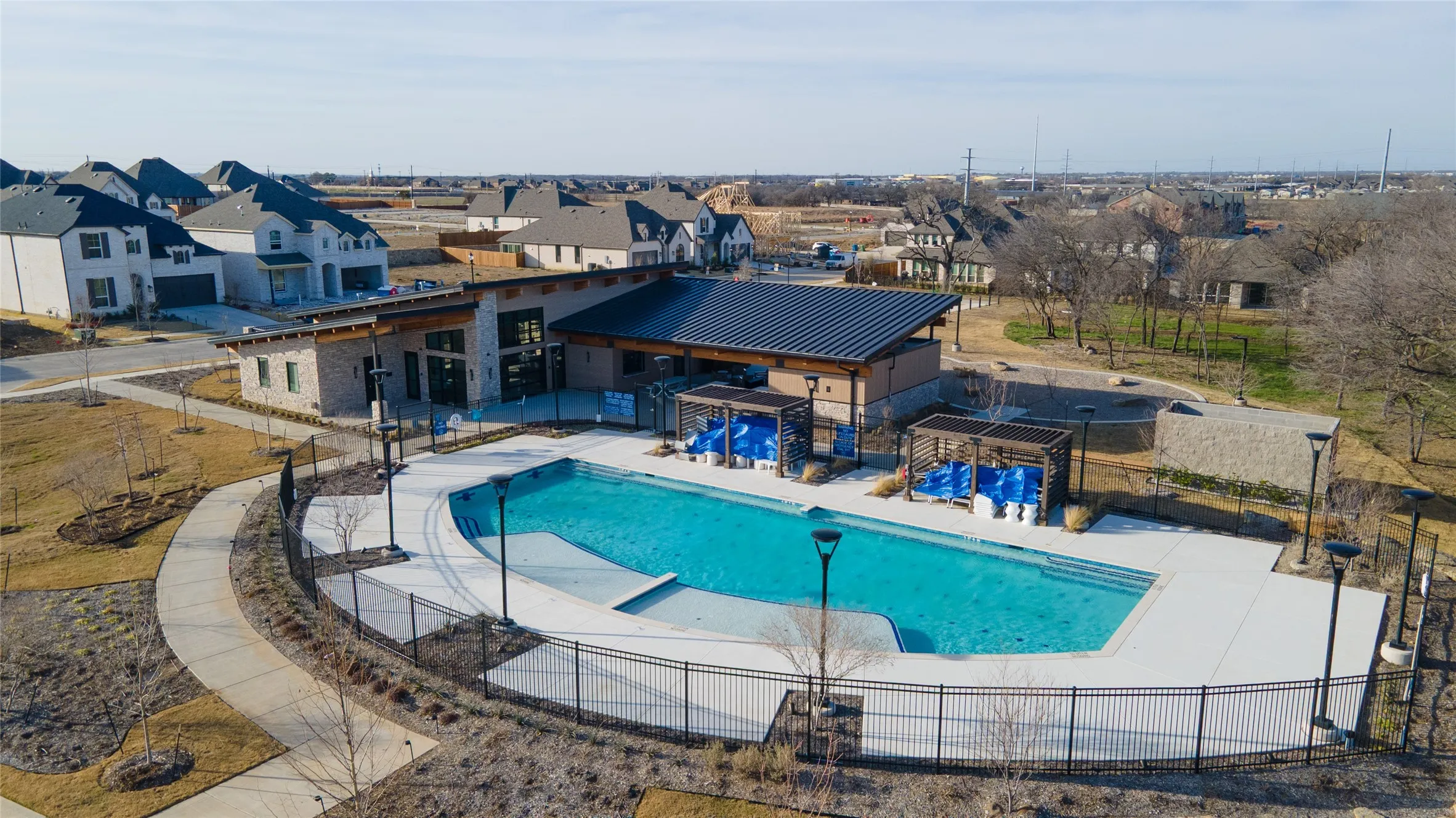 Single Family Residence For Sale in Denton County , 9401 Trailway Dr, Little Elm, Texas 75068, 4 Bedroom, 3 Bathroom, 2 Garage spaces, 3,653 Sqft, built in 2021, Preowned, mls#21189068, Real Estate Agent in Little Elm, Homes For Sale in Denton county, Homes For Sale in Little Elm, Realtor in Little Elm Texas, Real Estate Brokerage Independent Realty Texas, Luminita Cordes Realtor