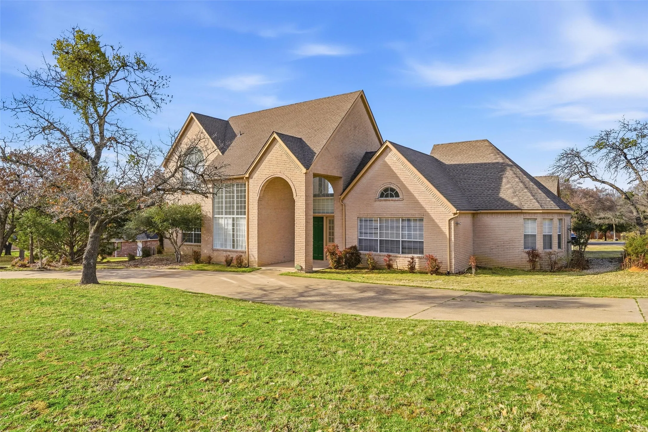 Single Family Residence For Sale in Johnson County , 2829 Bent Oaks Drive, Burleson, Texas 76028, 3 Bedroom, 3 Bathroom, 2 Garage spaces, 3,692 Sqft, built in 1995, mls#21189410, Real Estate Agent in Burleson, Homes For Sale in Johnson county, Homes For Sale in Burleson, Realtor in Burleson Texas, Real Estate Brokerage Independent Realty Texas, Luminita Cordes Realtor