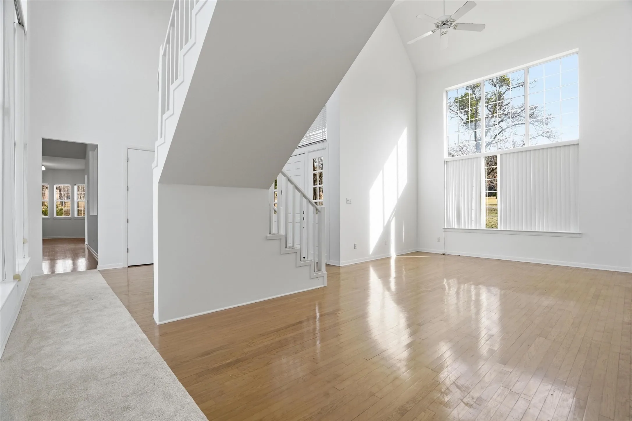 Single Family Residence For Sale in Johnson County , 2829 Bent Oaks Drive, Burleson, Texas 76028, 3 Bedroom, 3 Bathroom, 2 Garage spaces, 3,692 Sqft, built in 1995, mls#21189410, Real Estate Agent in Burleson, Homes For Sale in Johnson county, Homes For Sale in Burleson, Realtor in Burleson Texas, Real Estate Brokerage Independent Realty Texas, Luminita Cordes Realtor