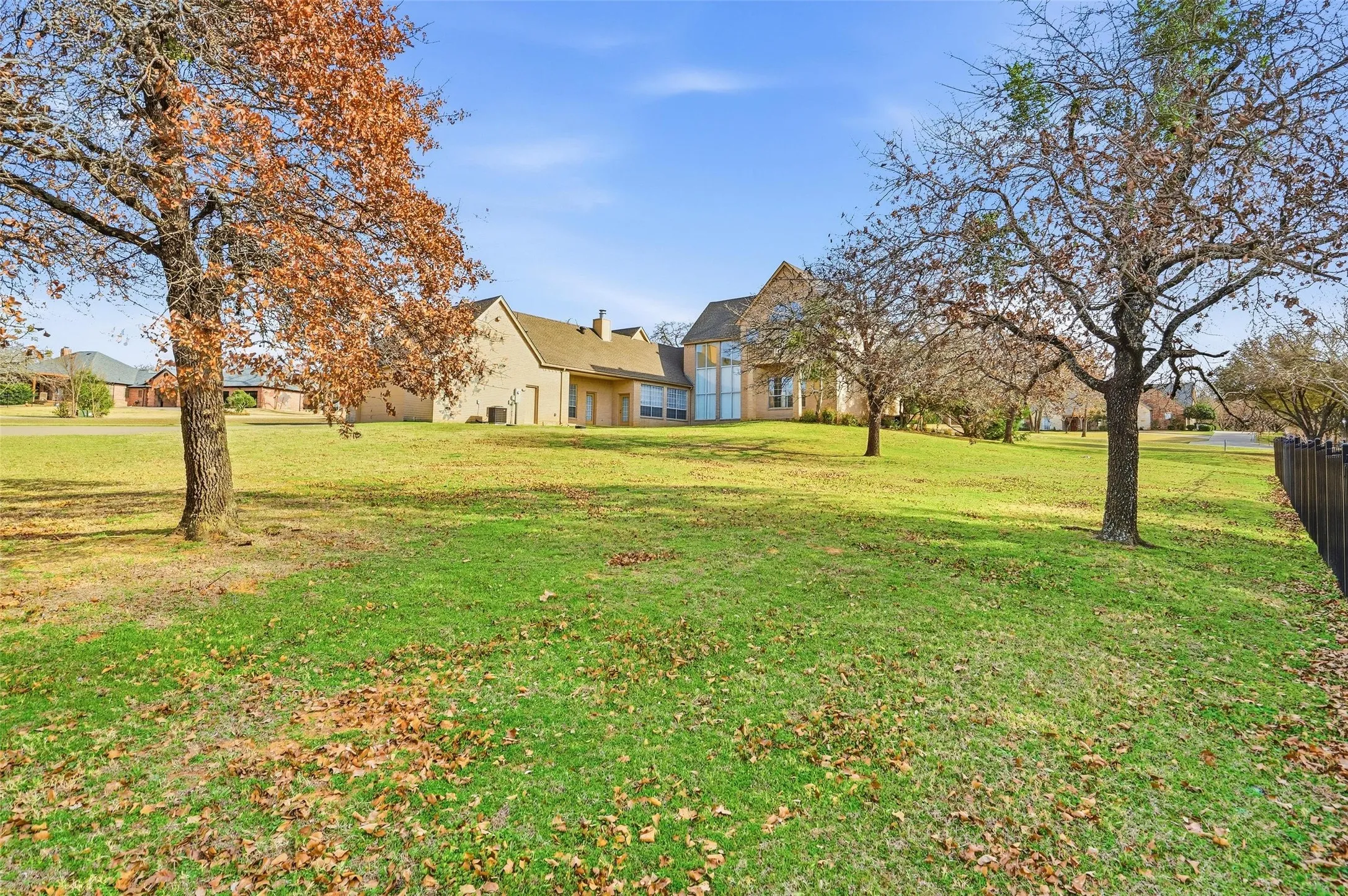 Single Family Residence For Sale in Johnson County , 2829 Bent Oaks Drive, Burleson, Texas 76028, 3 Bedroom, 3 Bathroom, 2 Garage spaces, 3,692 Sqft, built in 1995, mls#21189410, Real Estate Agent in Burleson, Homes For Sale in Johnson county, Homes For Sale in Burleson, Realtor in Burleson Texas, Real Estate Brokerage Independent Realty Texas, Luminita Cordes Realtor