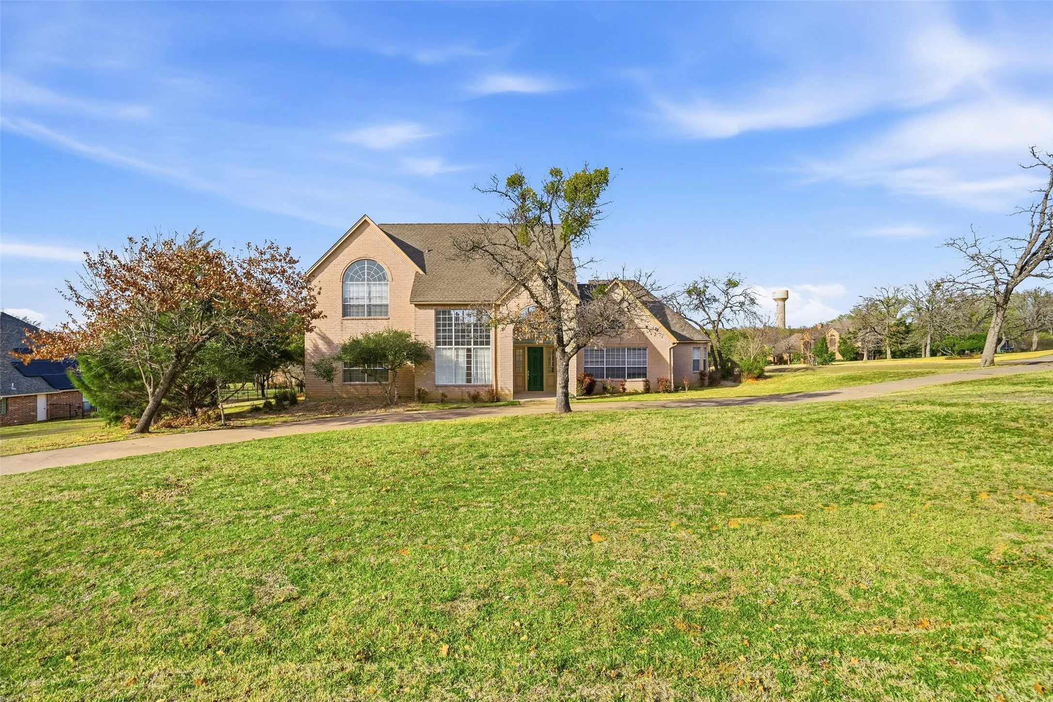 Single Family Residence For Sale in Johnson County , 2829 Bent Oaks Drive, Burleson, Texas 76028, 3 Bedroom, 3 Bathroom, 2 Garage spaces, 3,692 Sqft, built in 1995, mls#21189410, Real Estate Agent in Burleson, Homes For Sale in Johnson county, Homes For Sale in Burleson, Realtor in Burleson Texas, Real Estate Brokerage Independent Realty Texas, Luminita Cordes Realtor