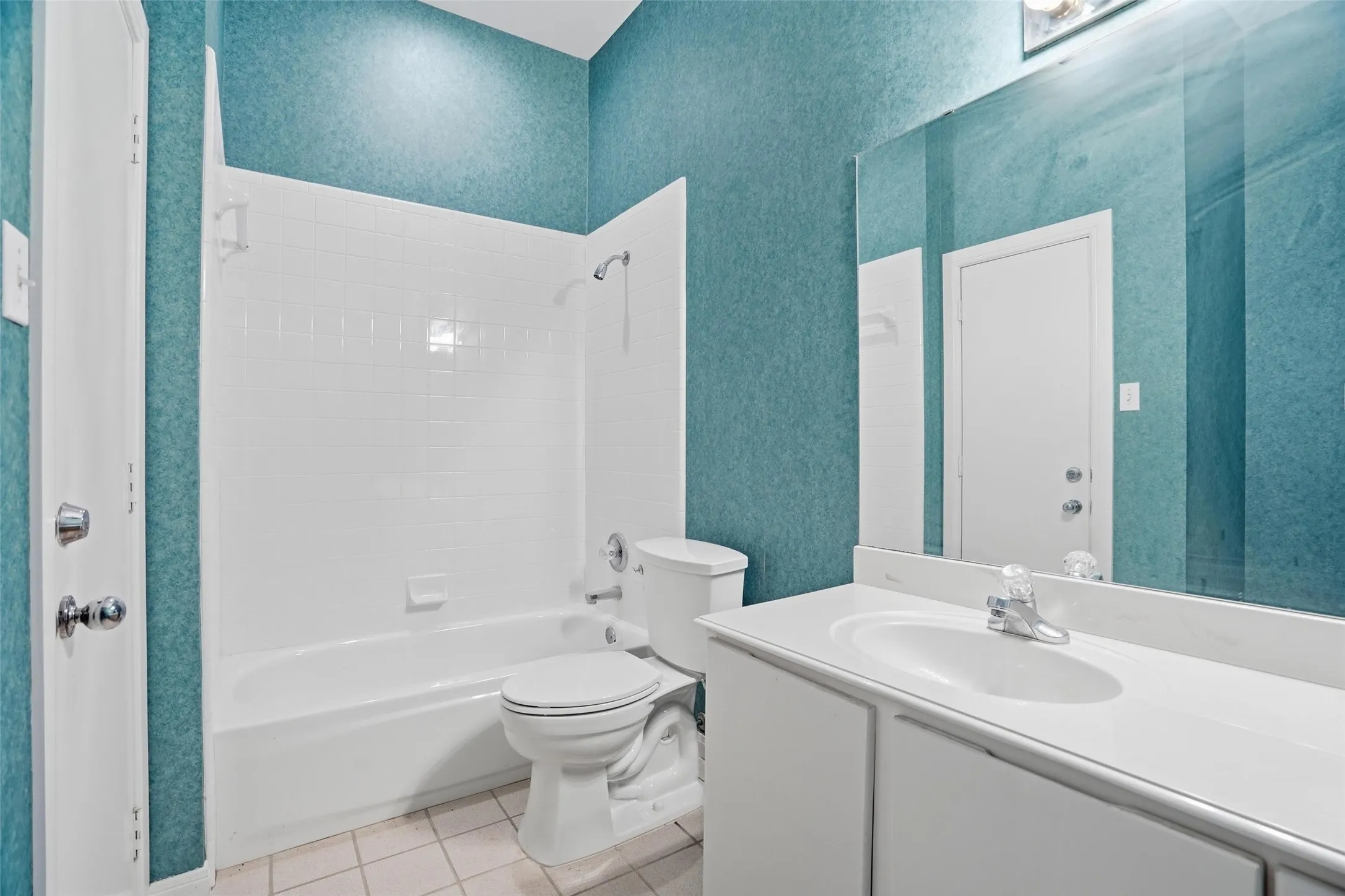Single Family Residence For Sale in Johnson County , 2829 Bent Oaks Drive, Burleson, Texas 76028, 3 Bedroom, 3 Bathroom, 2 Garage spaces, 3,692 Sqft, built in 1995, mls#21189410, Real Estate Agent in Burleson, Homes For Sale in Johnson county, Homes For Sale in Burleson, Realtor in Burleson Texas, Real Estate Brokerage Independent Realty Texas, Luminita Cordes Realtor