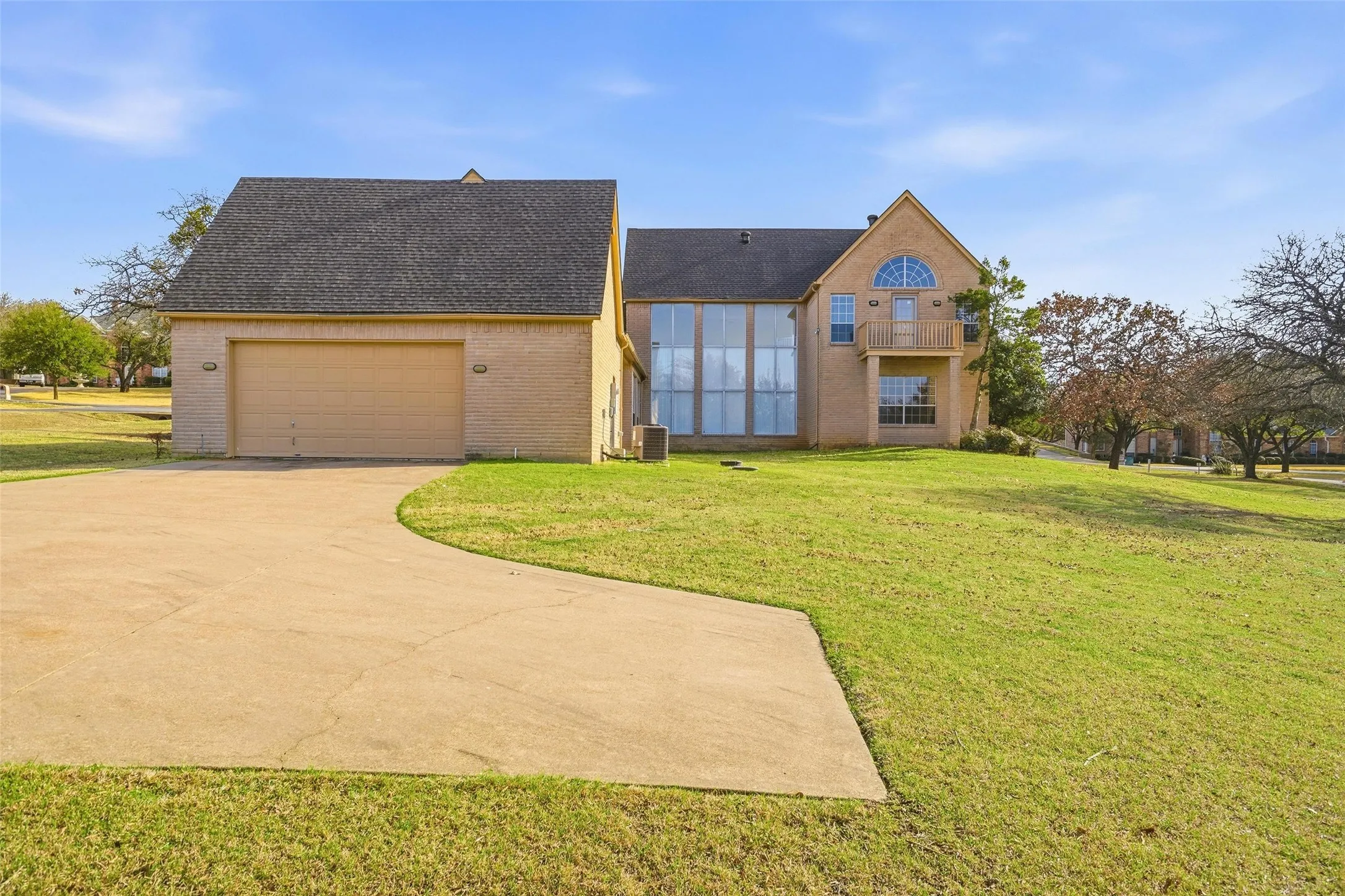 Single Family Residence For Sale in Johnson County , 2829 Bent Oaks Drive, Burleson, Texas 76028, 3 Bedroom, 3 Bathroom, 2 Garage spaces, 3,692 Sqft, built in 1995, mls#21189410, Real Estate Agent in Burleson, Homes For Sale in Johnson county, Homes For Sale in Burleson, Realtor in Burleson Texas, Real Estate Brokerage Independent Realty Texas, Luminita Cordes Realtor